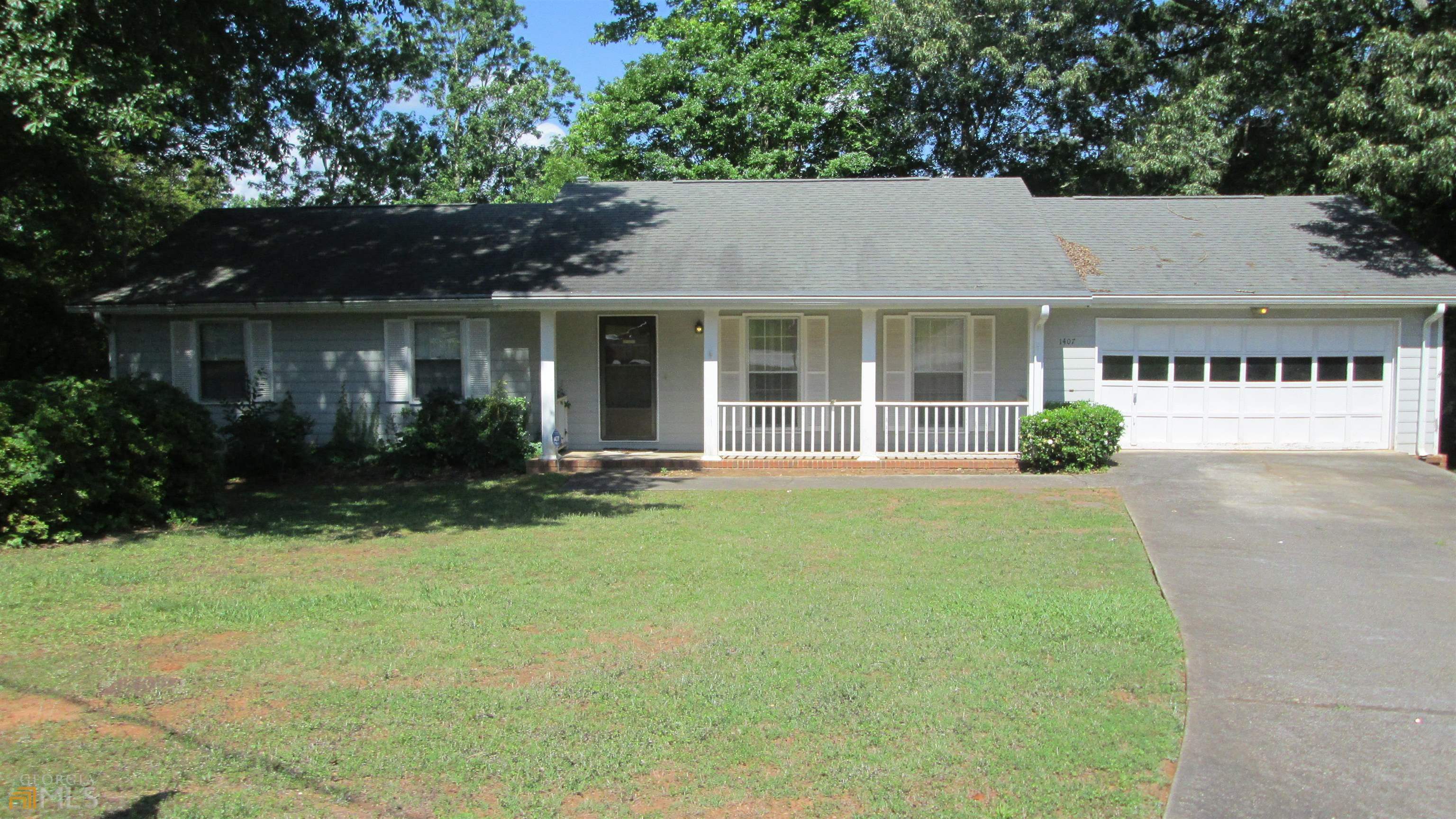 Property Photo: 1407 Manchester Court SW GA 30047
