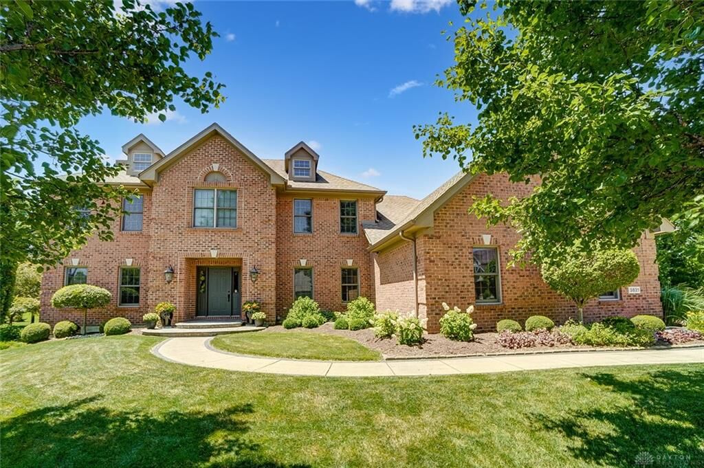 Property Photo: 3821 Fernwood Court OH 45440