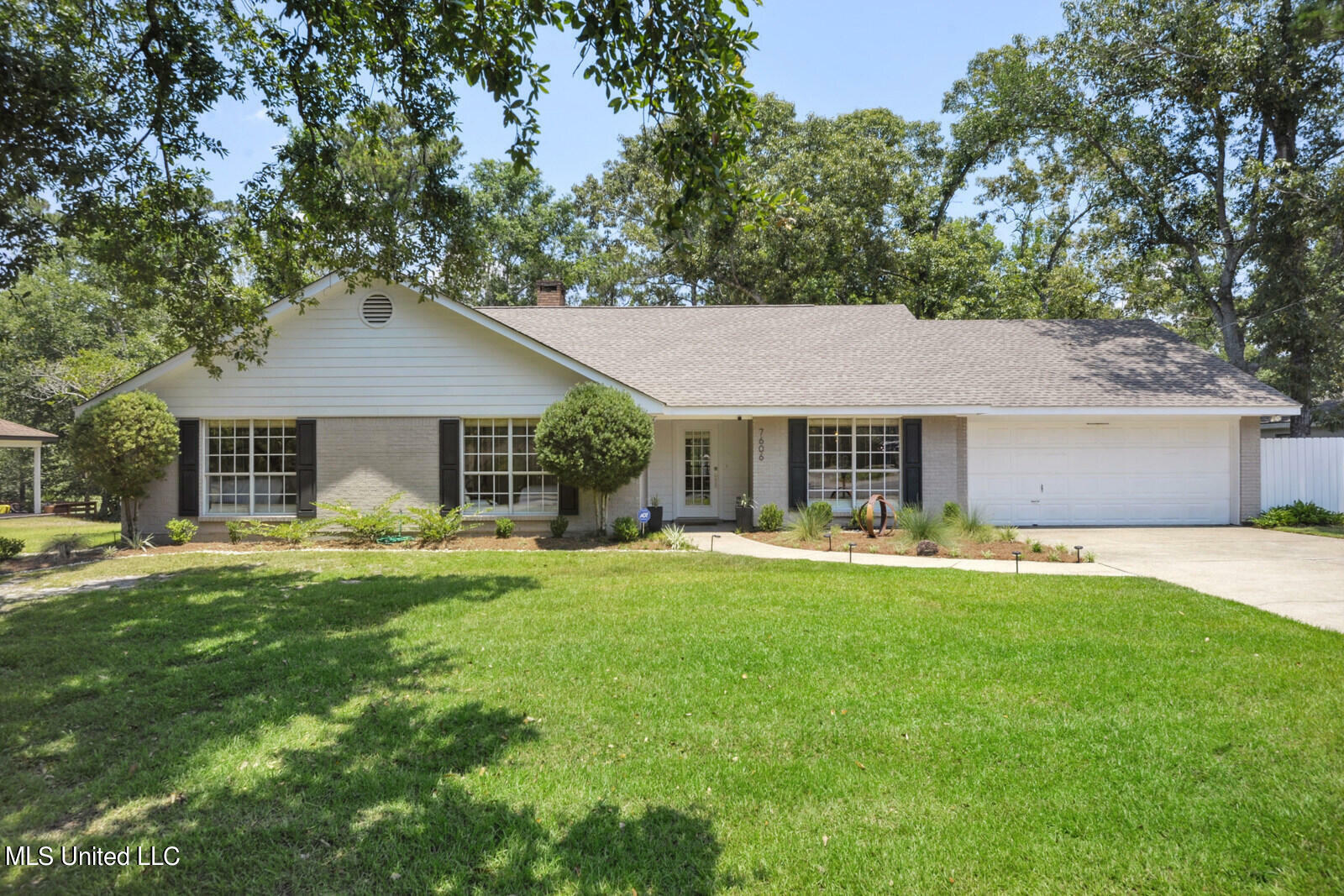 Property Photo:  7606 Fairway Drive  MS 39525 