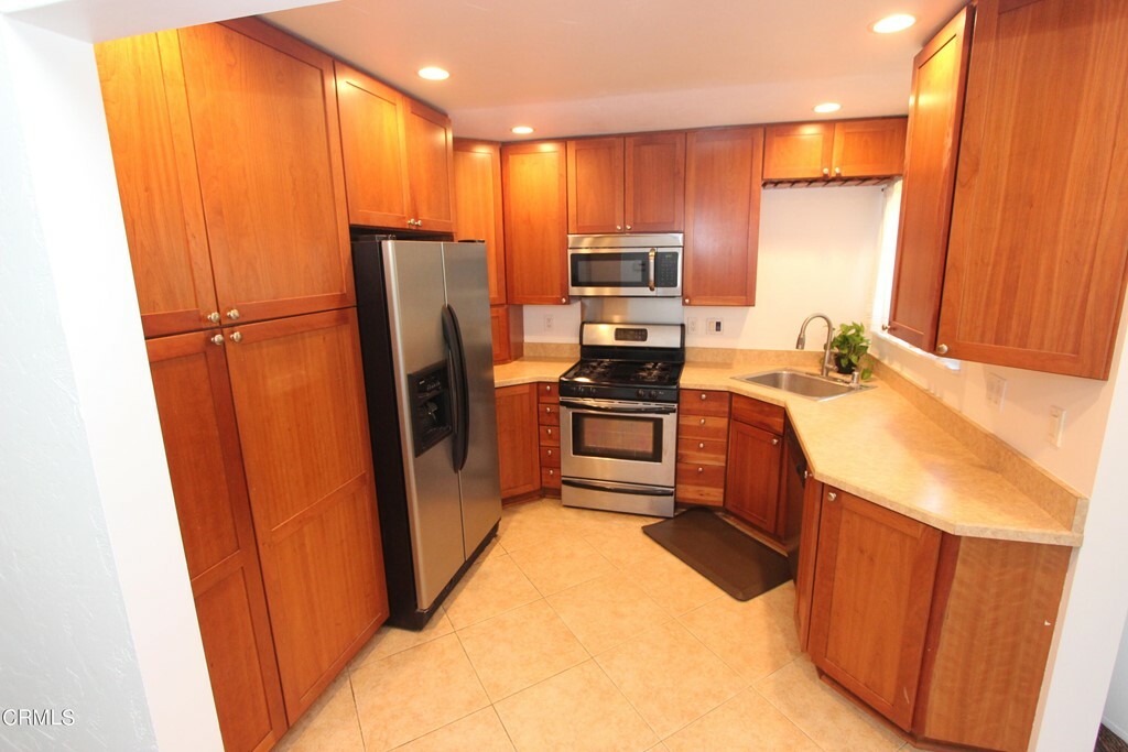 Property Photo:  3121 Harbor Boulevard  CA 93001 