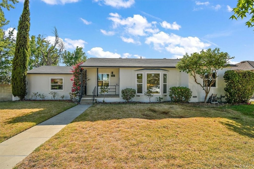 Property Photo:  7803 Langdon Avenue  CA 91406 