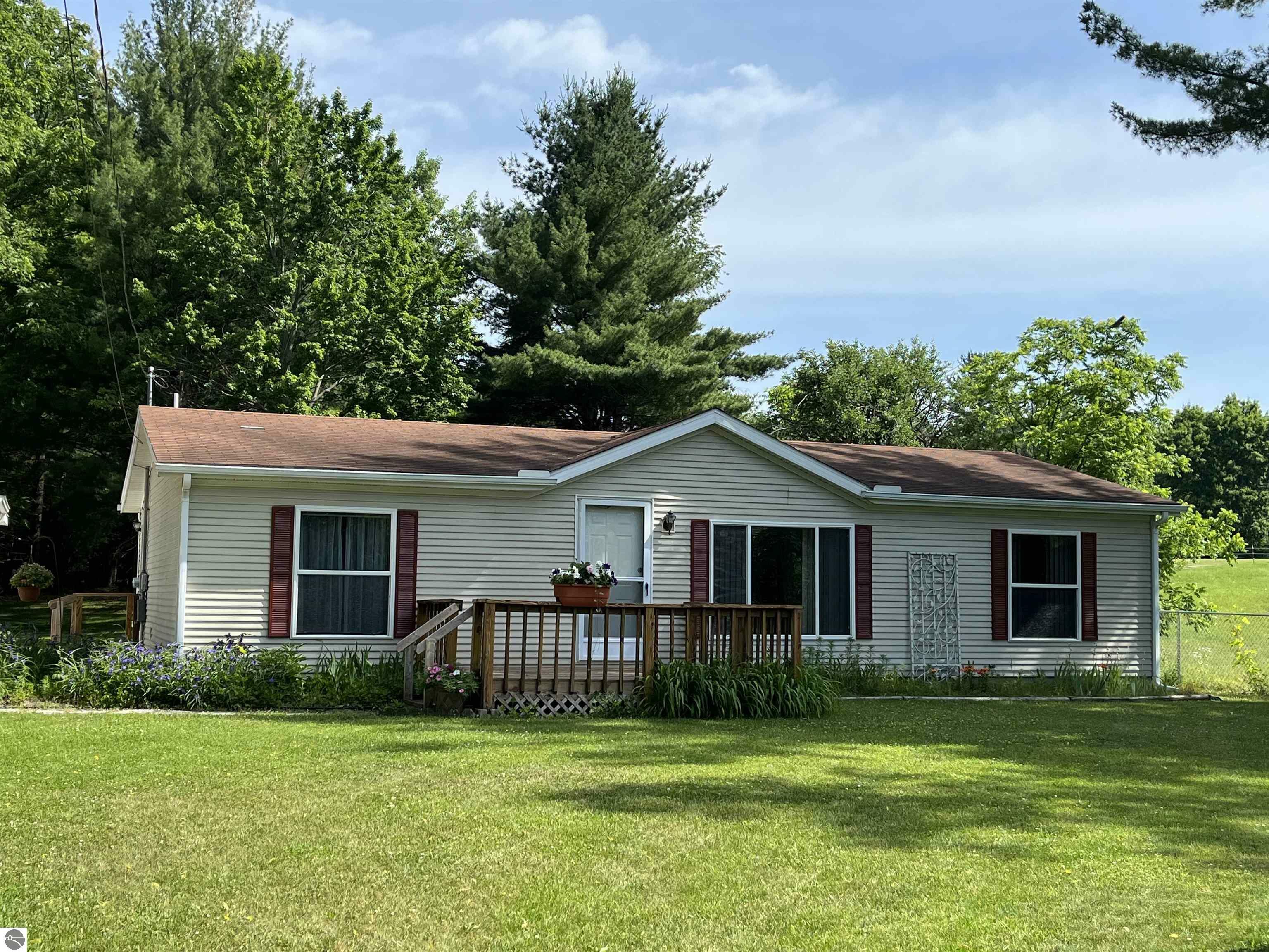 Property Photo:  2689 E Beaverton Road  MI 48622 