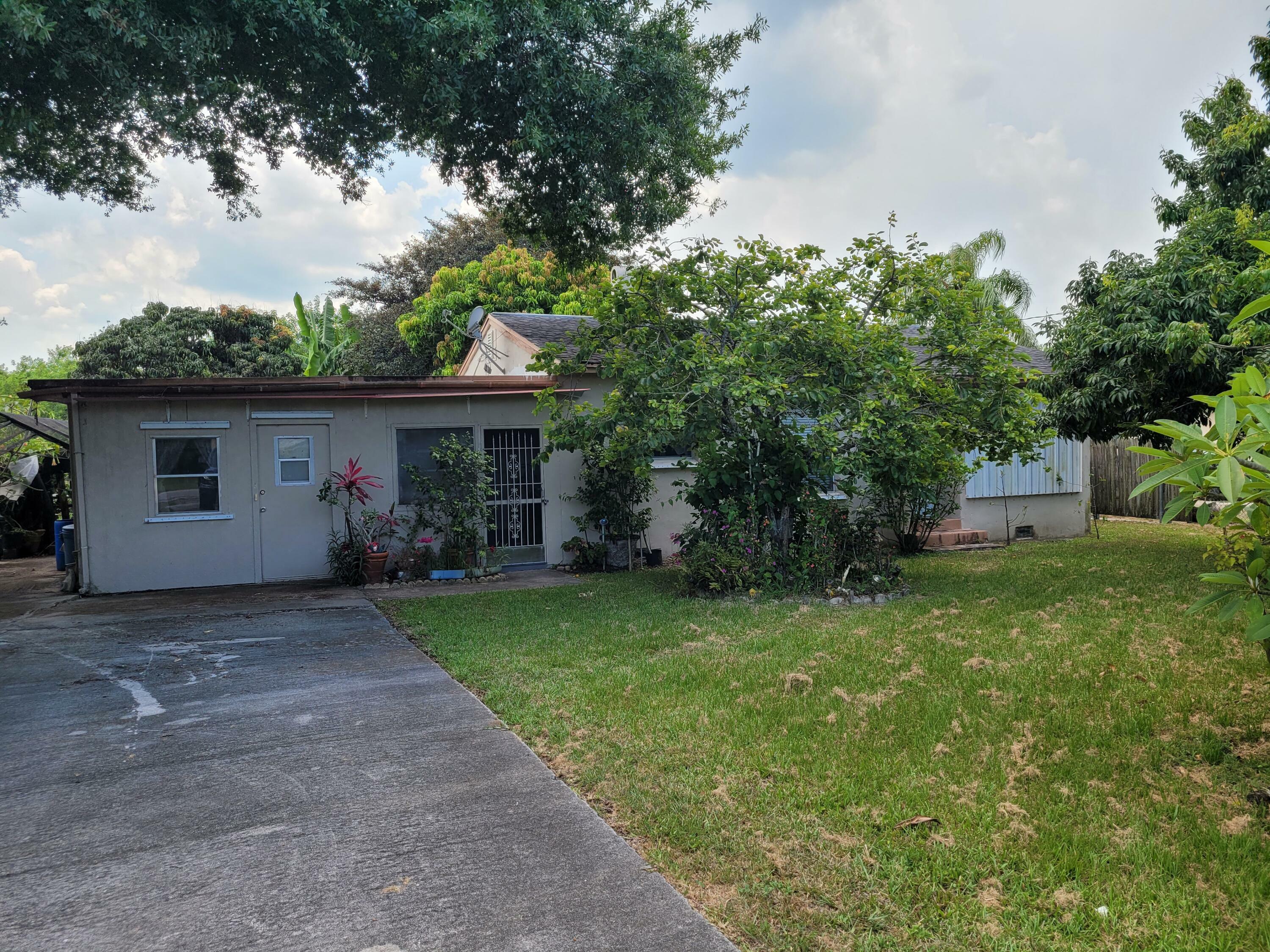 Property Photo:  1301 Hartman Road  FL 34947 