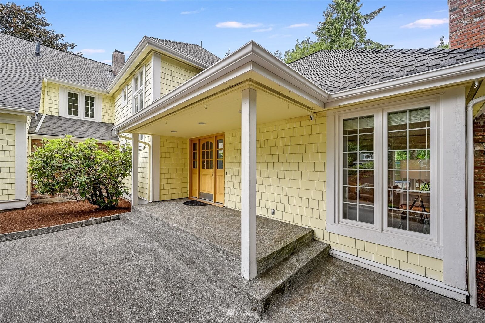 Property Photo: 2423 176th Court NE WA 98052