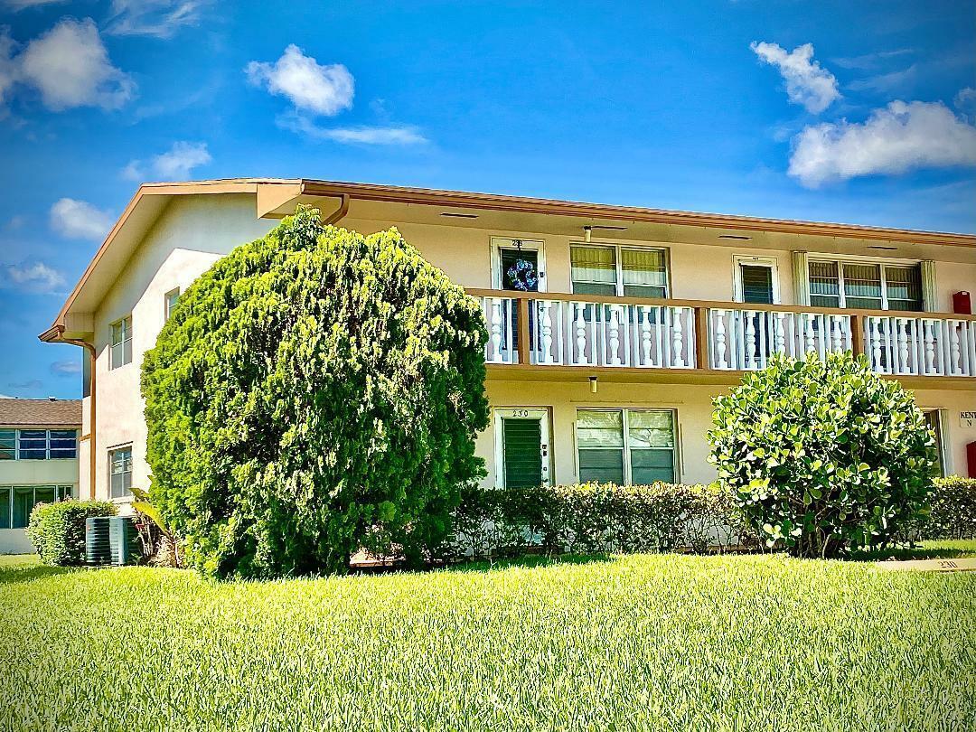 Property Photo: 238 Kent N FL 33417