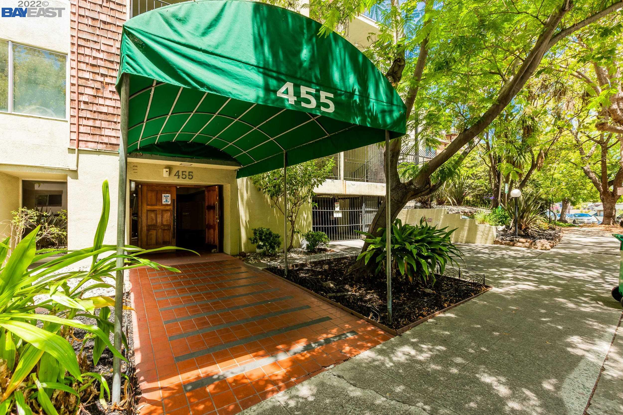 Property Photo: 455 Crescent St 313 CA 94610