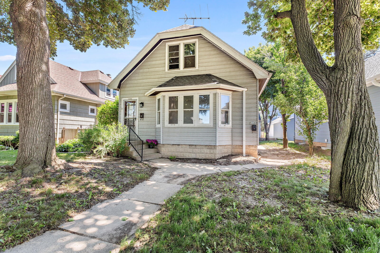 Property Photo: 3260 S Dayfield Ave WI 53207
