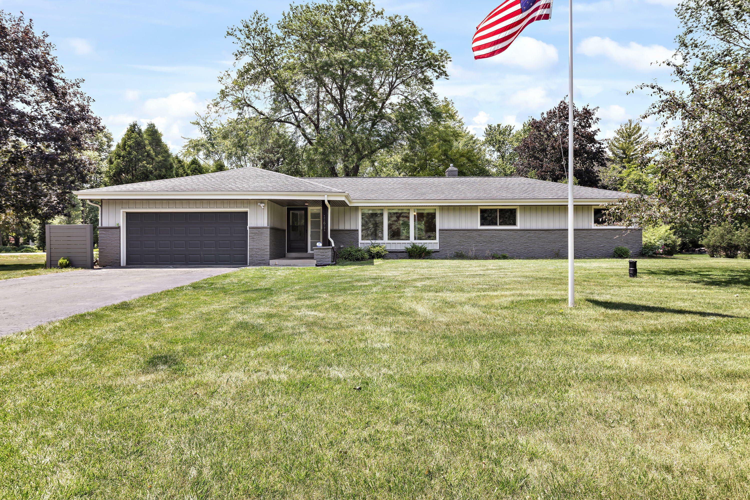 Property Photo:  11611 N Mulberry Dr  WI 53092 