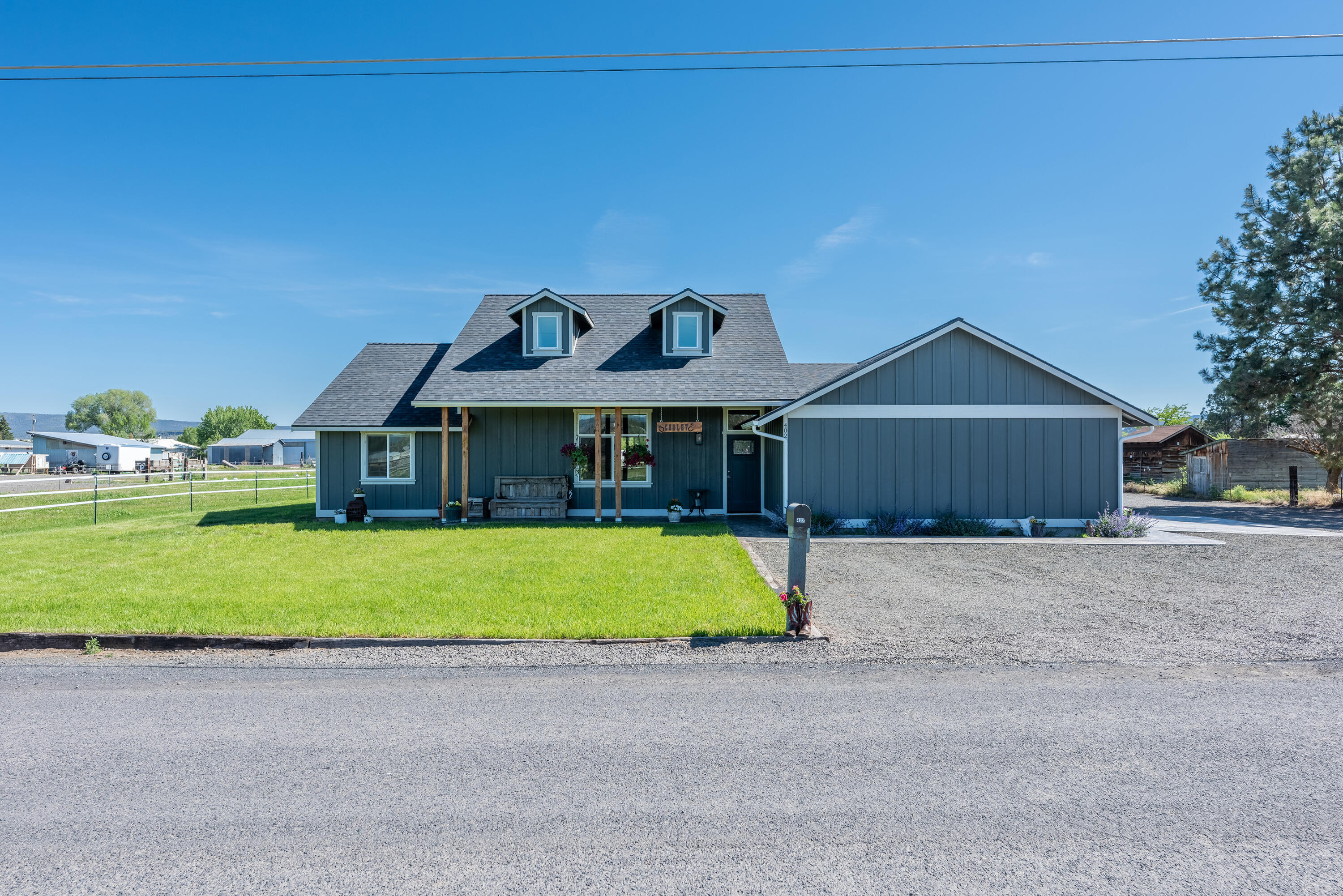 Property Photo: 402 NW Apollo Road OR 97754