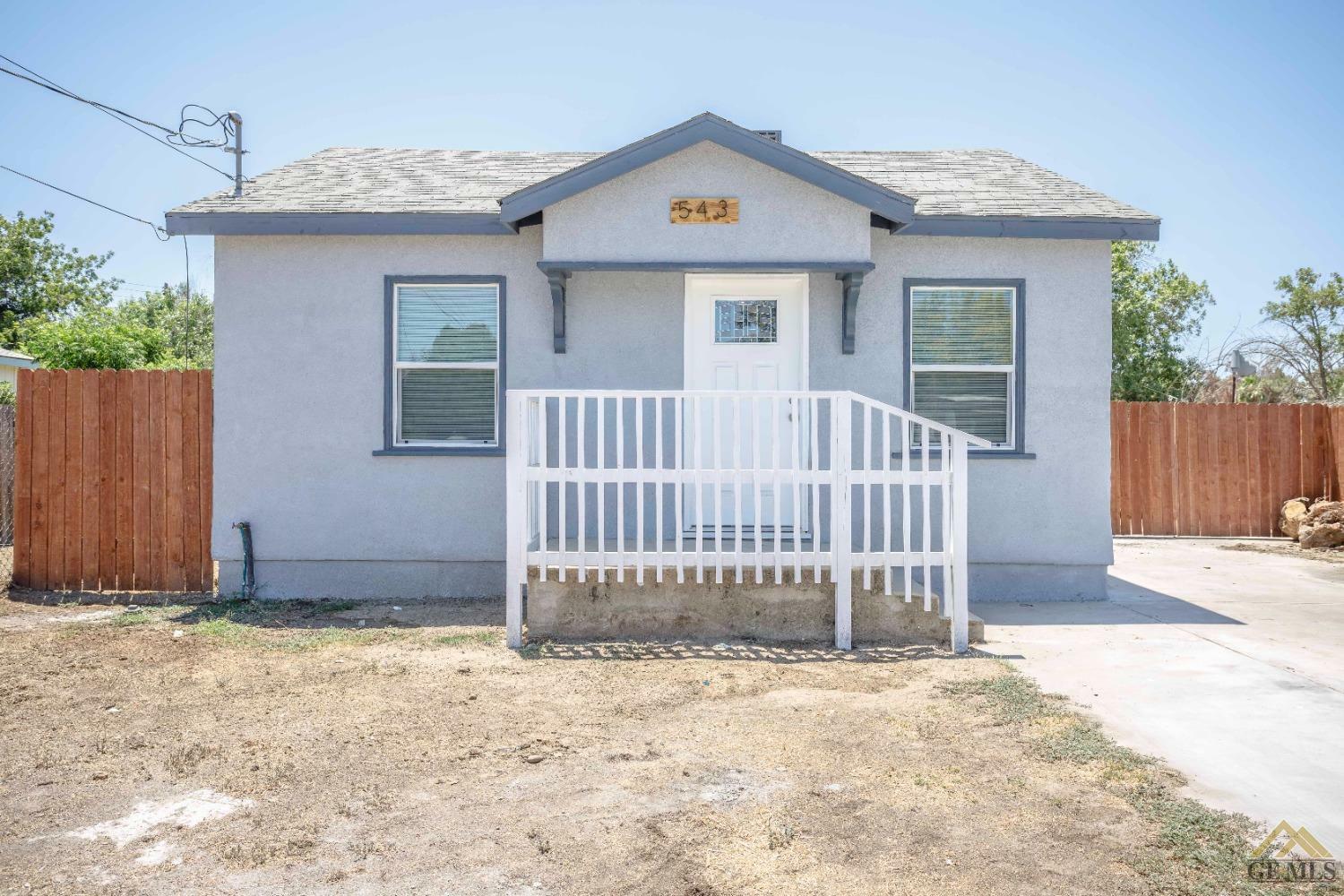 Property Photo:  543 Willow Drive  CA 93308 