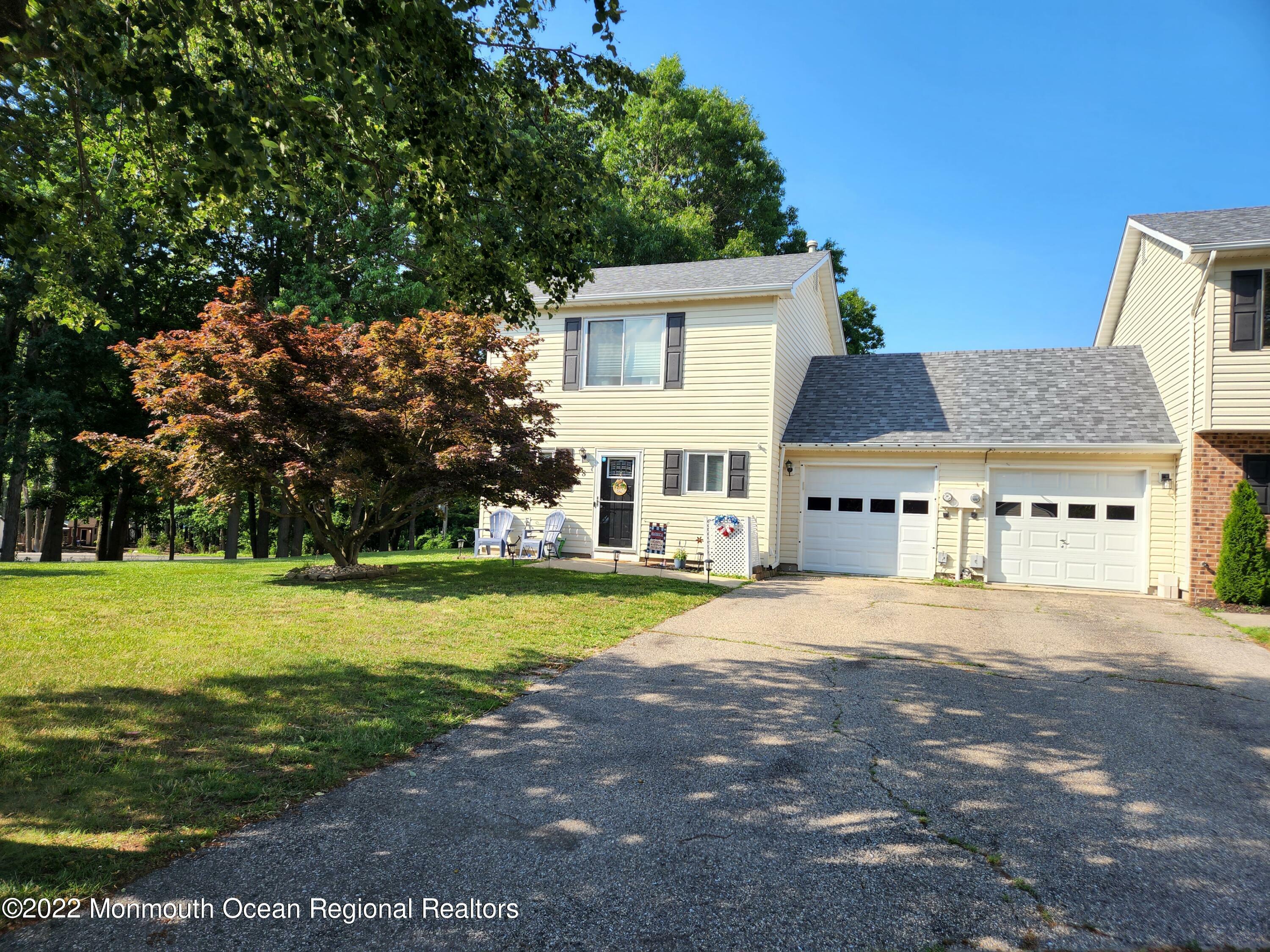 Property Photo:  8 Tracey Court  NJ 07731 