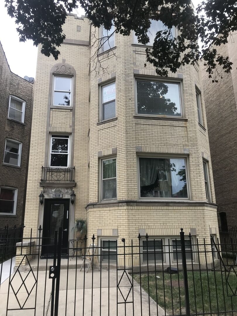 Property Photo: 6228 N Talman Avenue 2 IL 60659