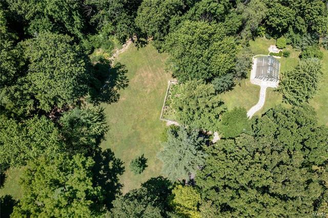 Property Photo:  1111 S McKnight Road  MO 63117 