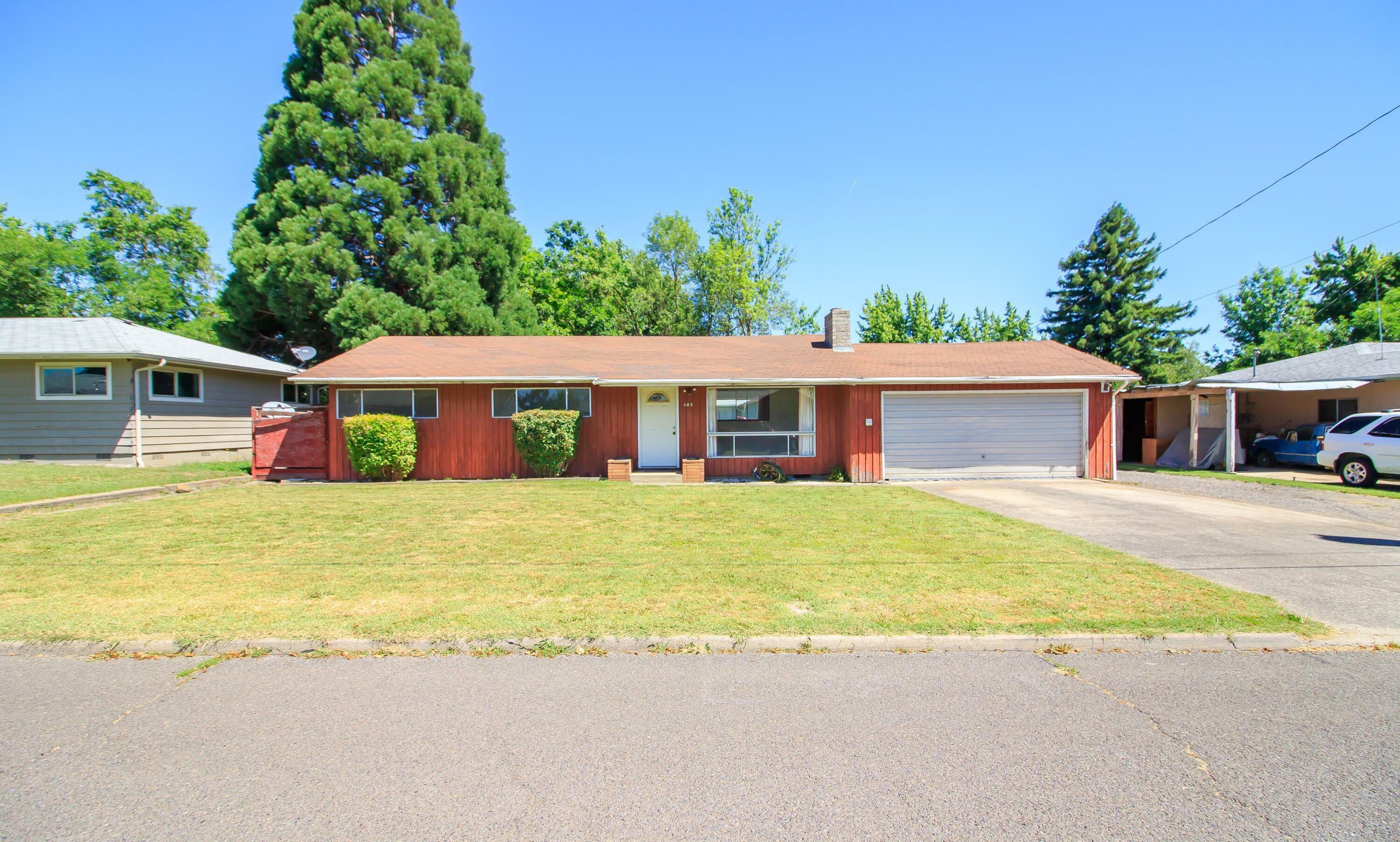 Property Photo: 107 Kings Way OR 97502