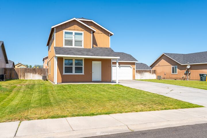 Property Photo:  718 Rockport Street  WA 98837 