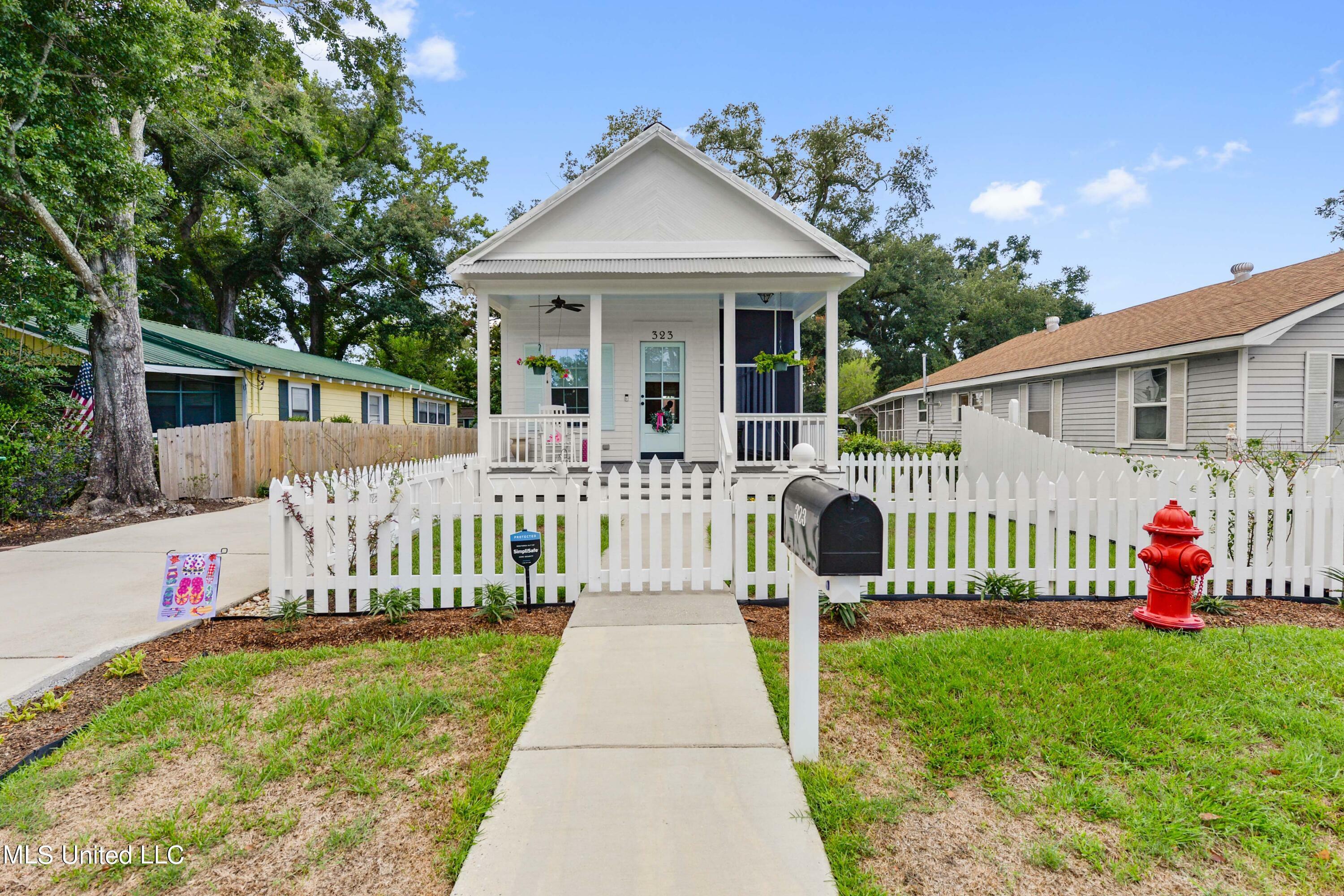 Property Photo:  323 Ballentine Street  MS 39520 