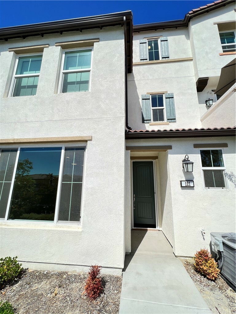 121 High Meadow  Lake Forest CA 92610 photo