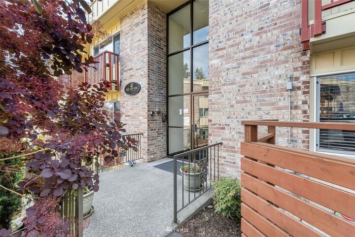 Property Photo: 425 45th Street SW 306 WA 98203