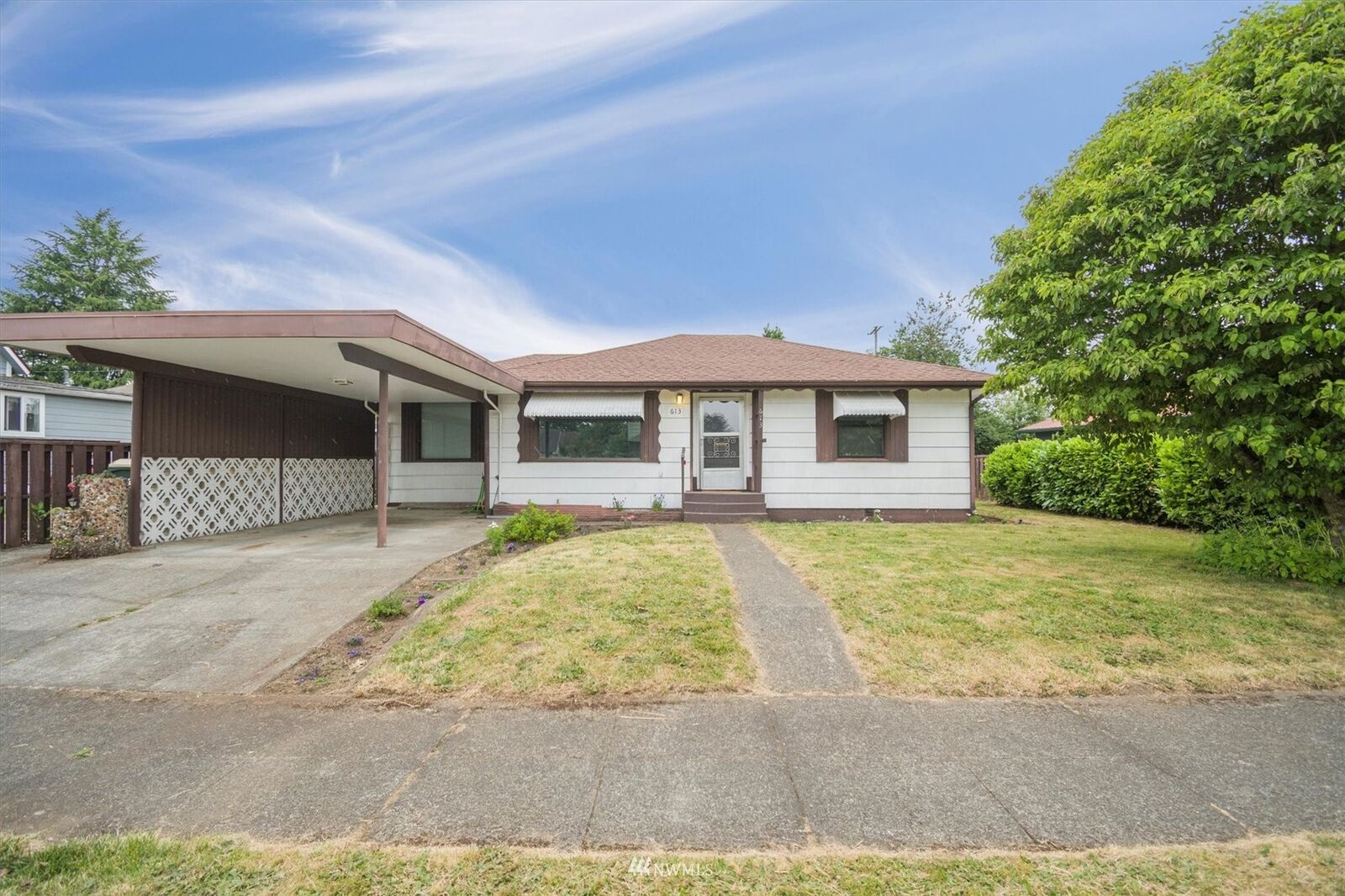 Property Photo:  613 W Cherry Street  WA 98531 