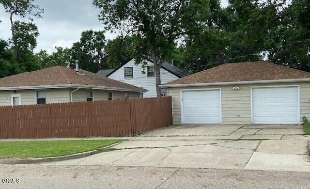 Property Photo:  722 N 19th Street  ND 58501 