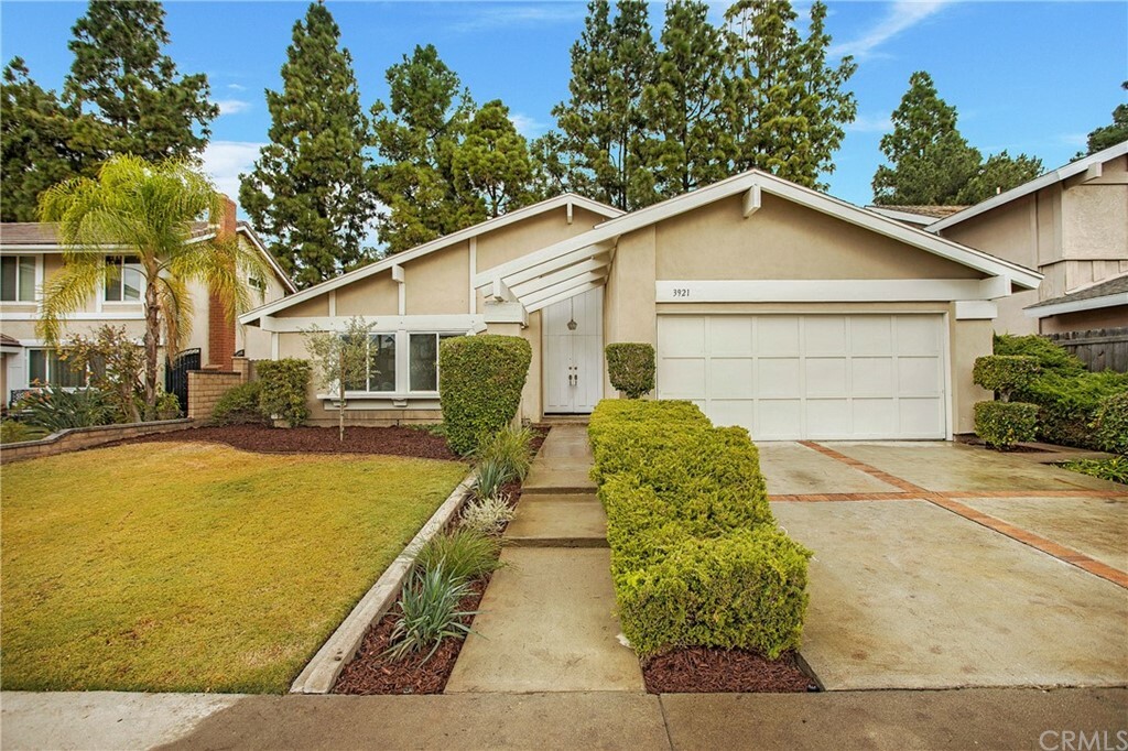 Property Photo:  3921 Hendrix Street  CA 92614 