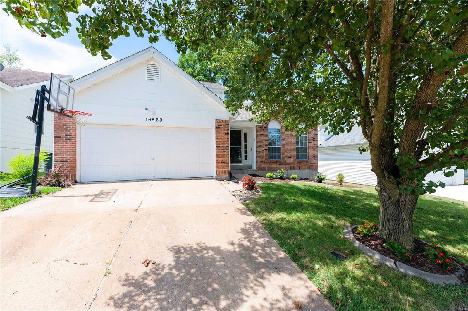 Property Photo:  16560 Hunters Crossing Drive  MO 63040 