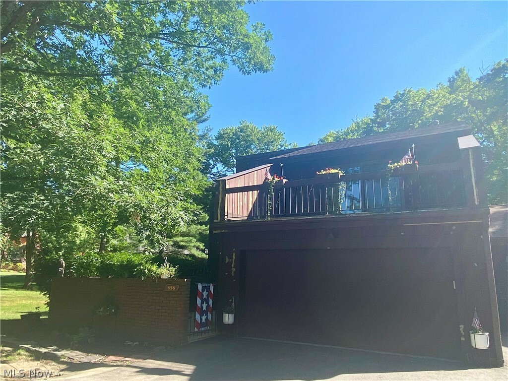 Property Photo: 936 Trimble Place OH 44067
