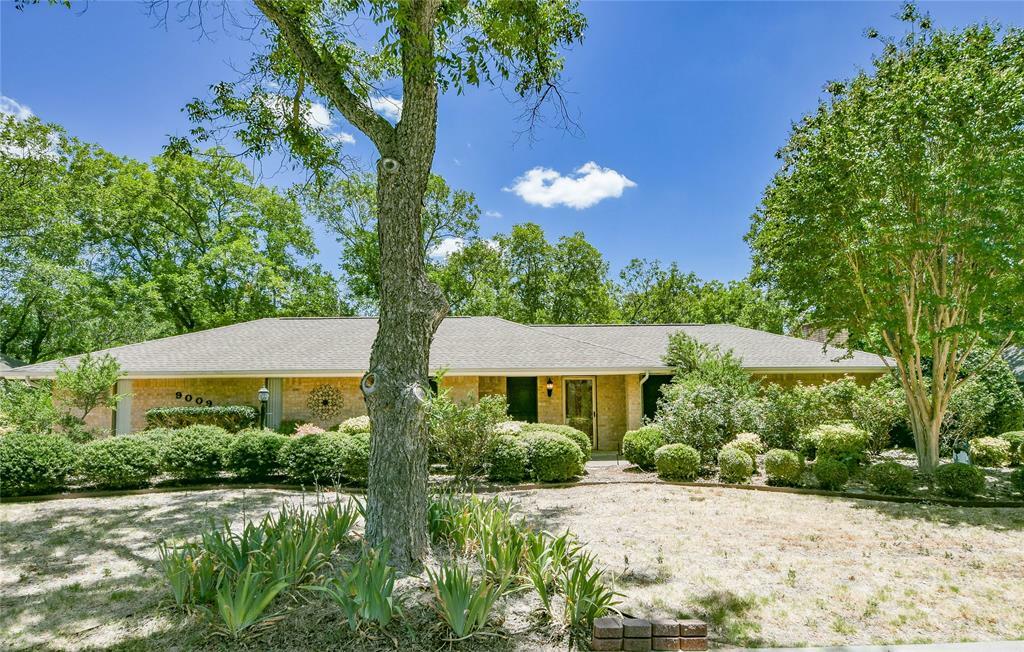 Property Photo:  9009 Green Leaves Drive  TX 76049 