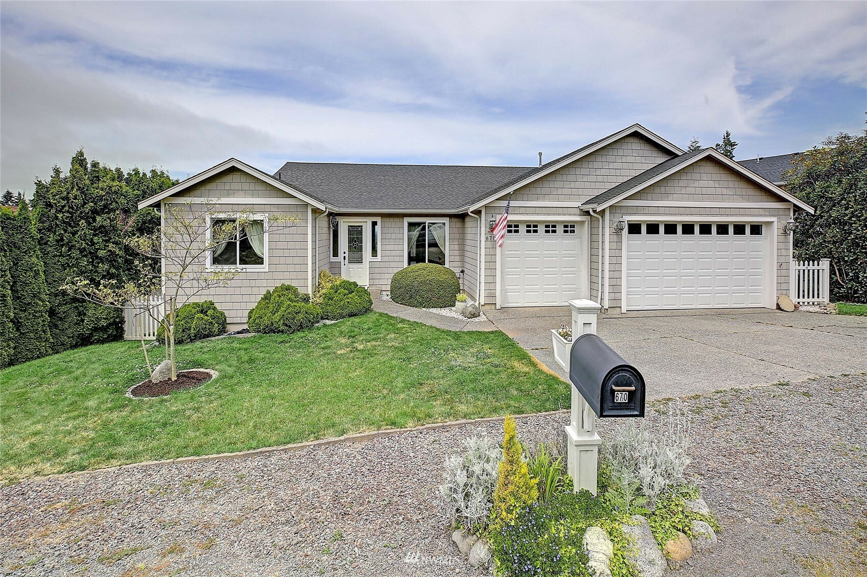 Property Photo:  670 Island View Drive  WA 98282 