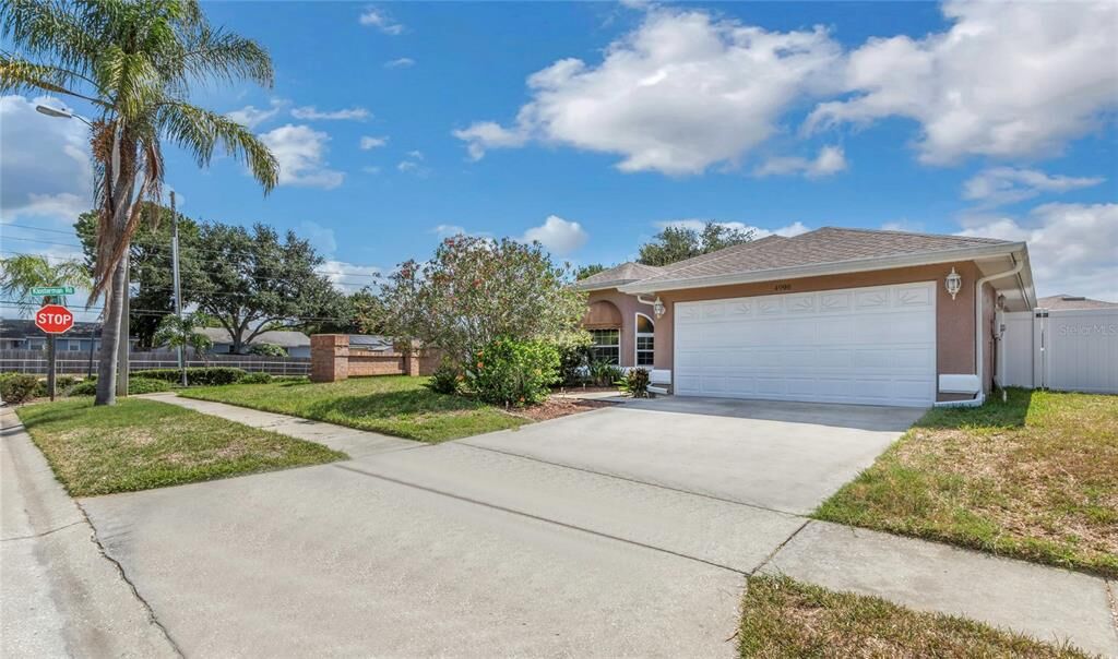 Property Photo:  4998 Harbor Woods Drive  FL 34683 