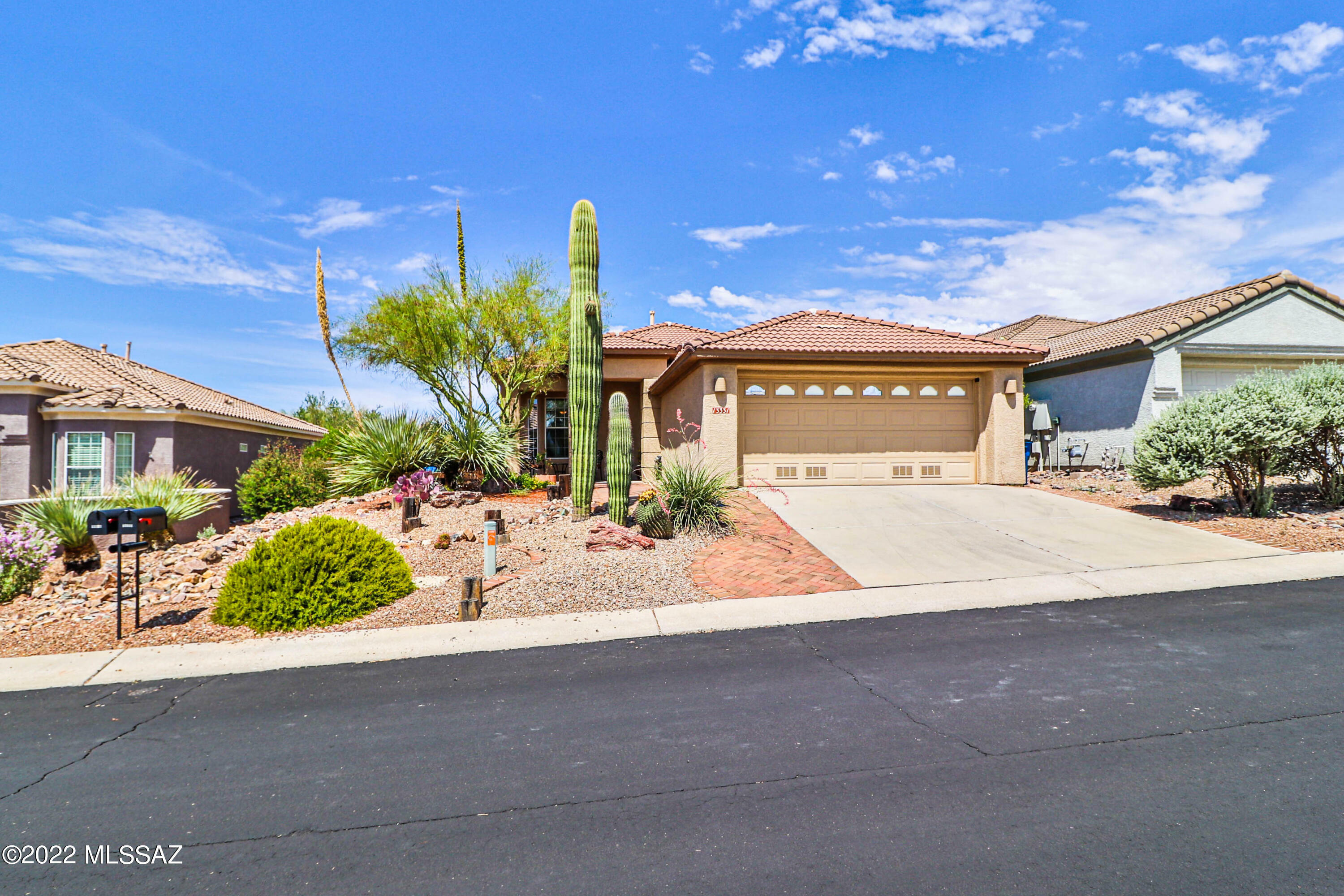 Property Photo:  13331 N Heritage Club Place  AZ 85658 