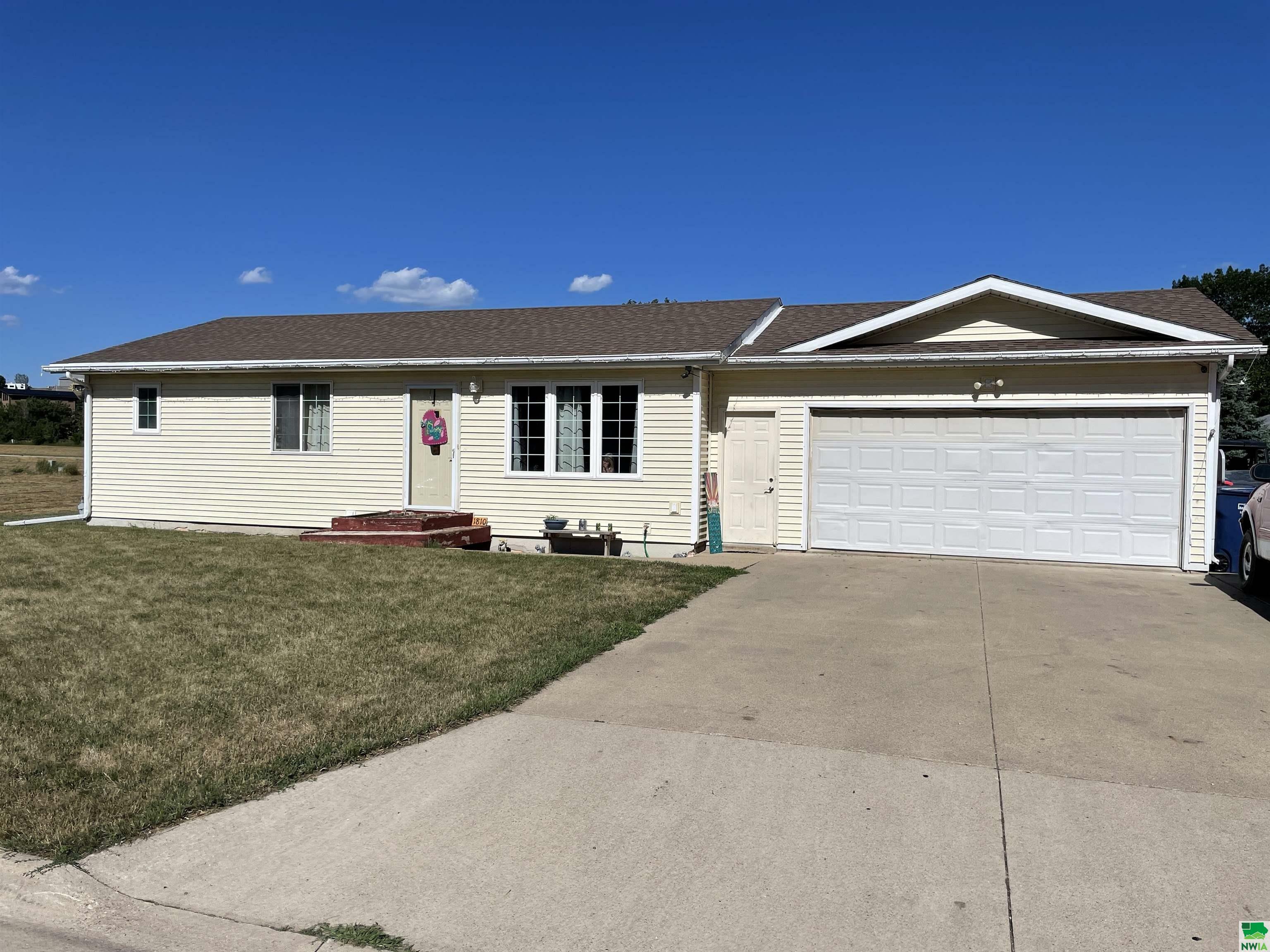 Property Photo:  1810 Ave I  IA 51023 