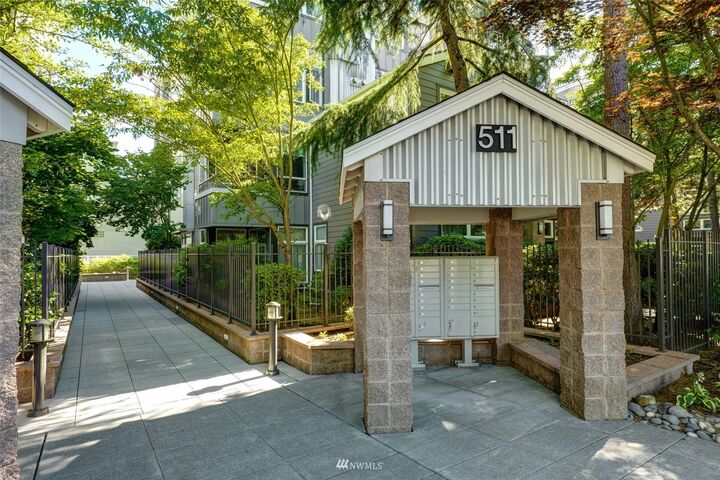 Property Photo: 511 7th Avenue 207 WA 98033