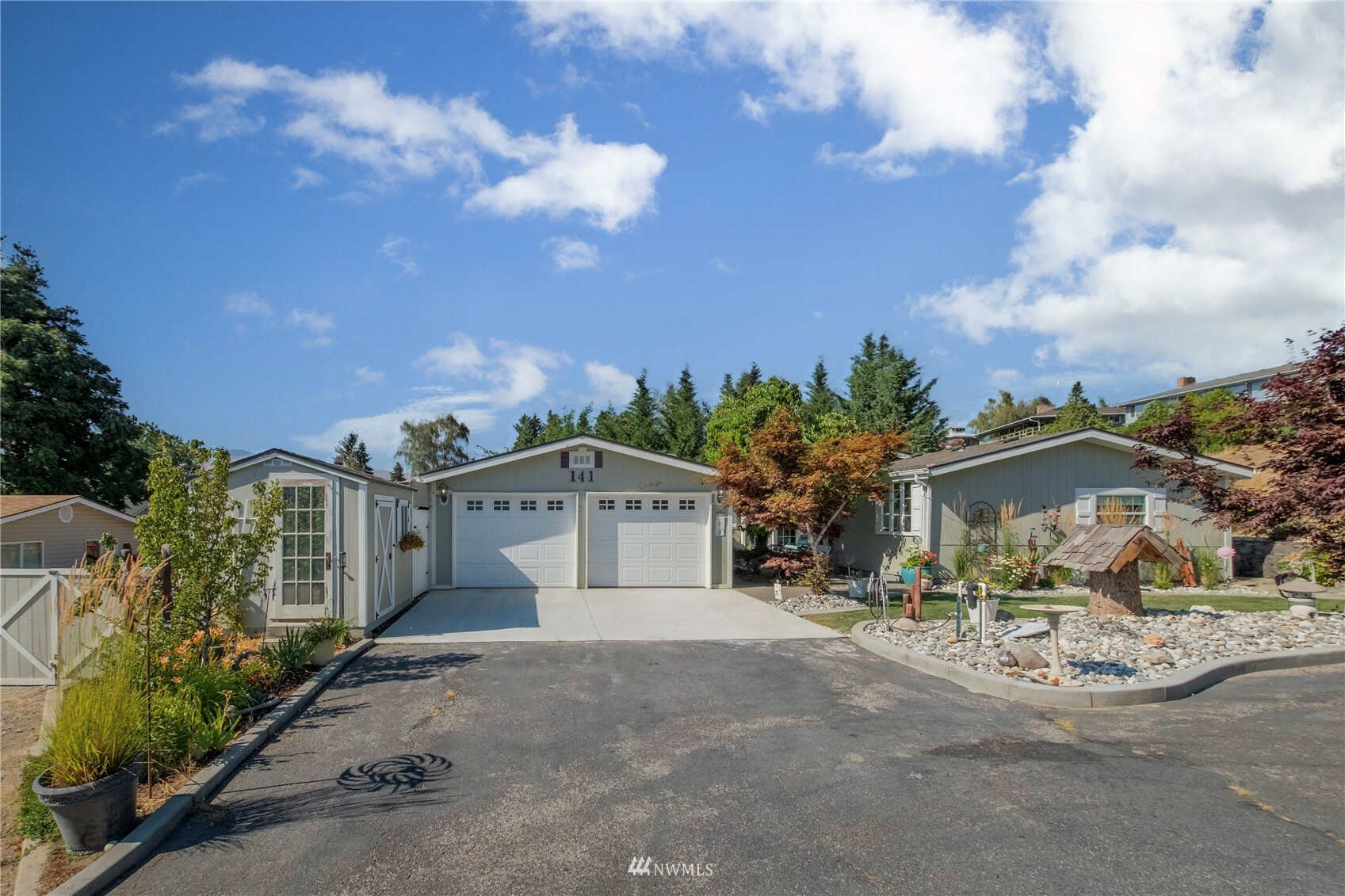 Property Photo: 141 25th Street NW WA 98802