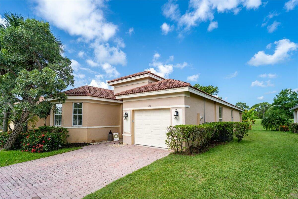 Property Photo:  694 NW Stanford Lane  FL 34983 