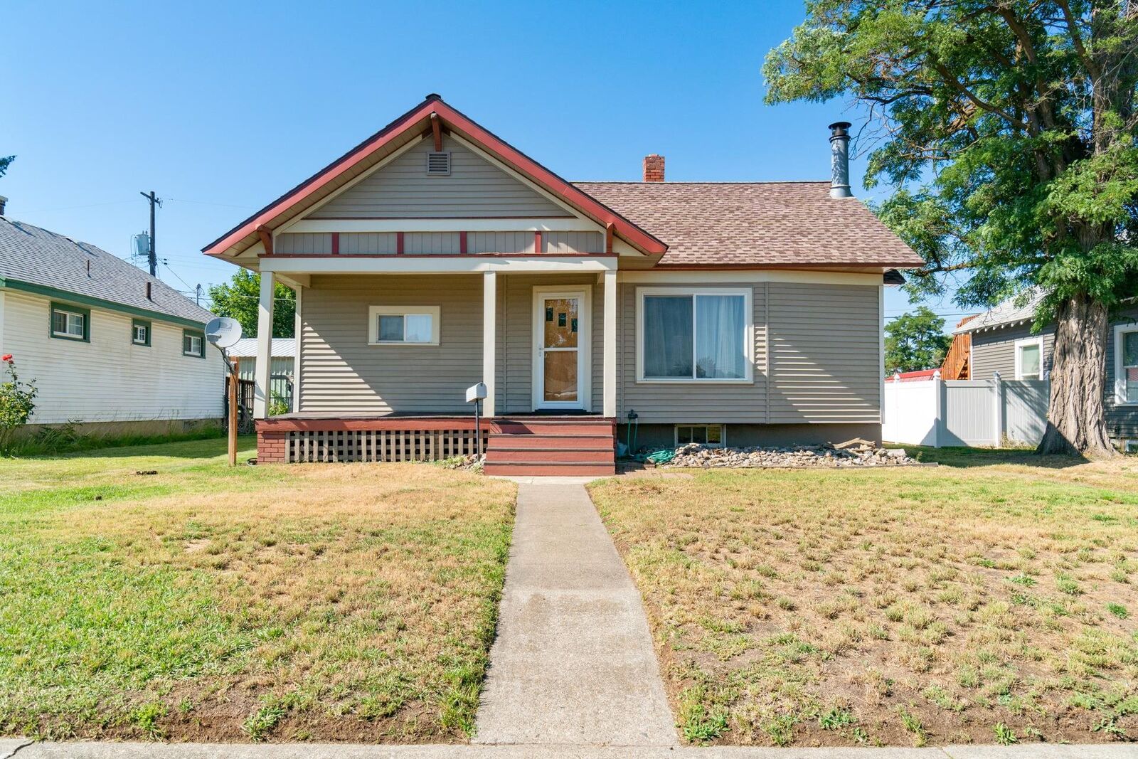 Property Photo:  1107 E Longfellow Ave  WA 99207 