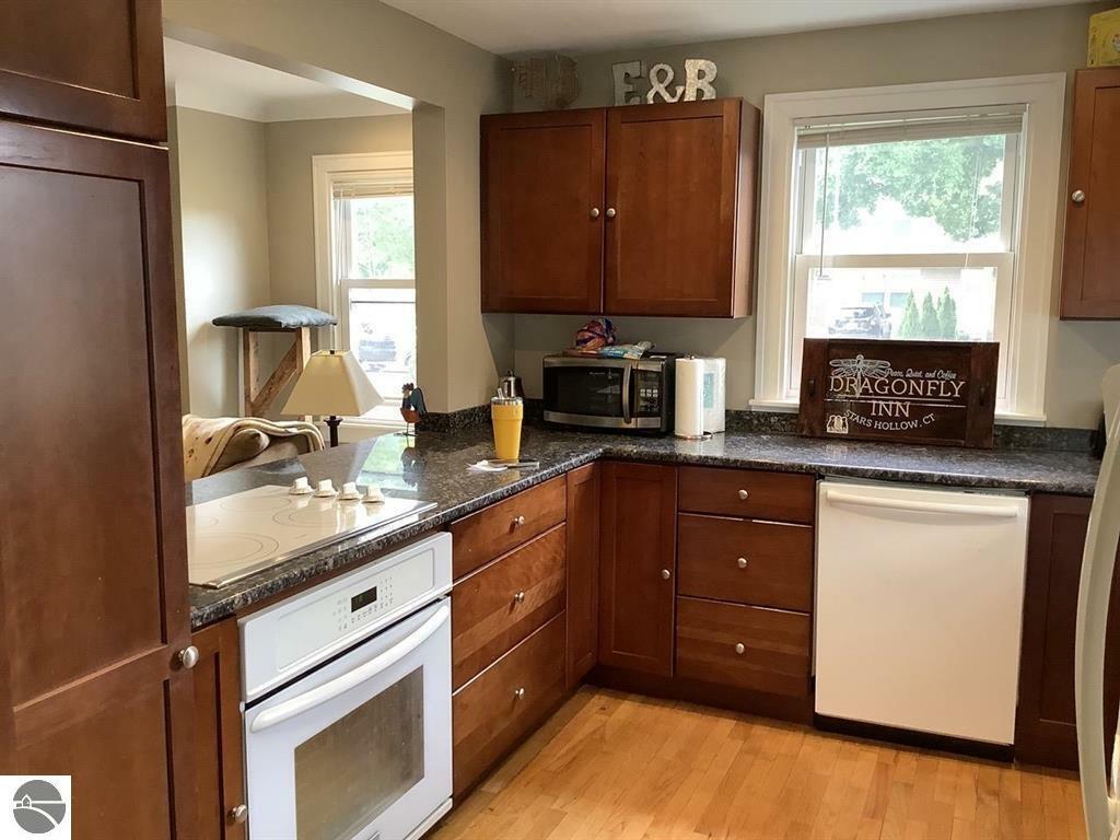 Property Photo: 1032 S Arnold Street MI 48858