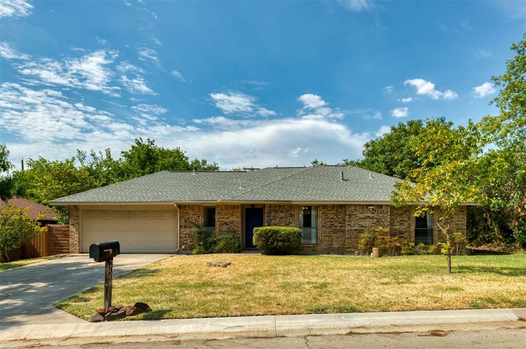 Property Photo: 2008 Laurel Street TX 76205