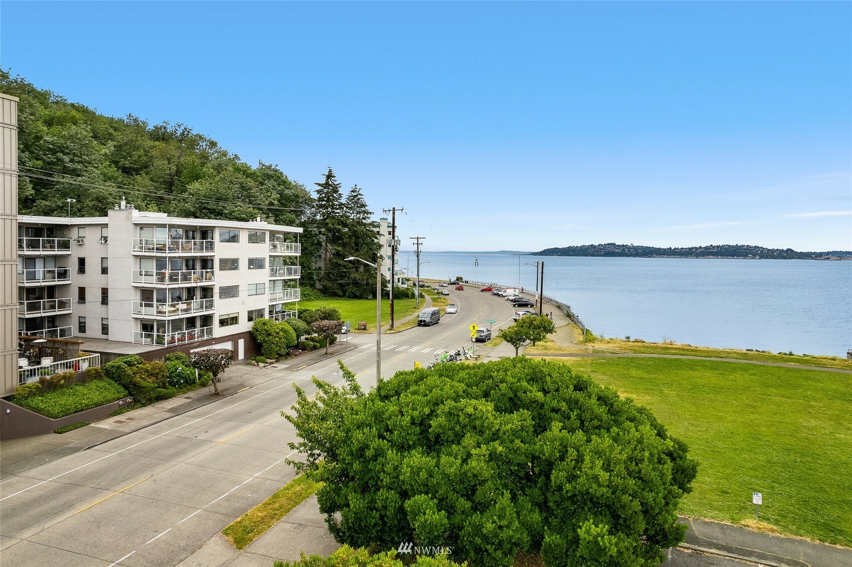 Property Photo:  1101 Harbor Avenue SW 2C  WA 98116 