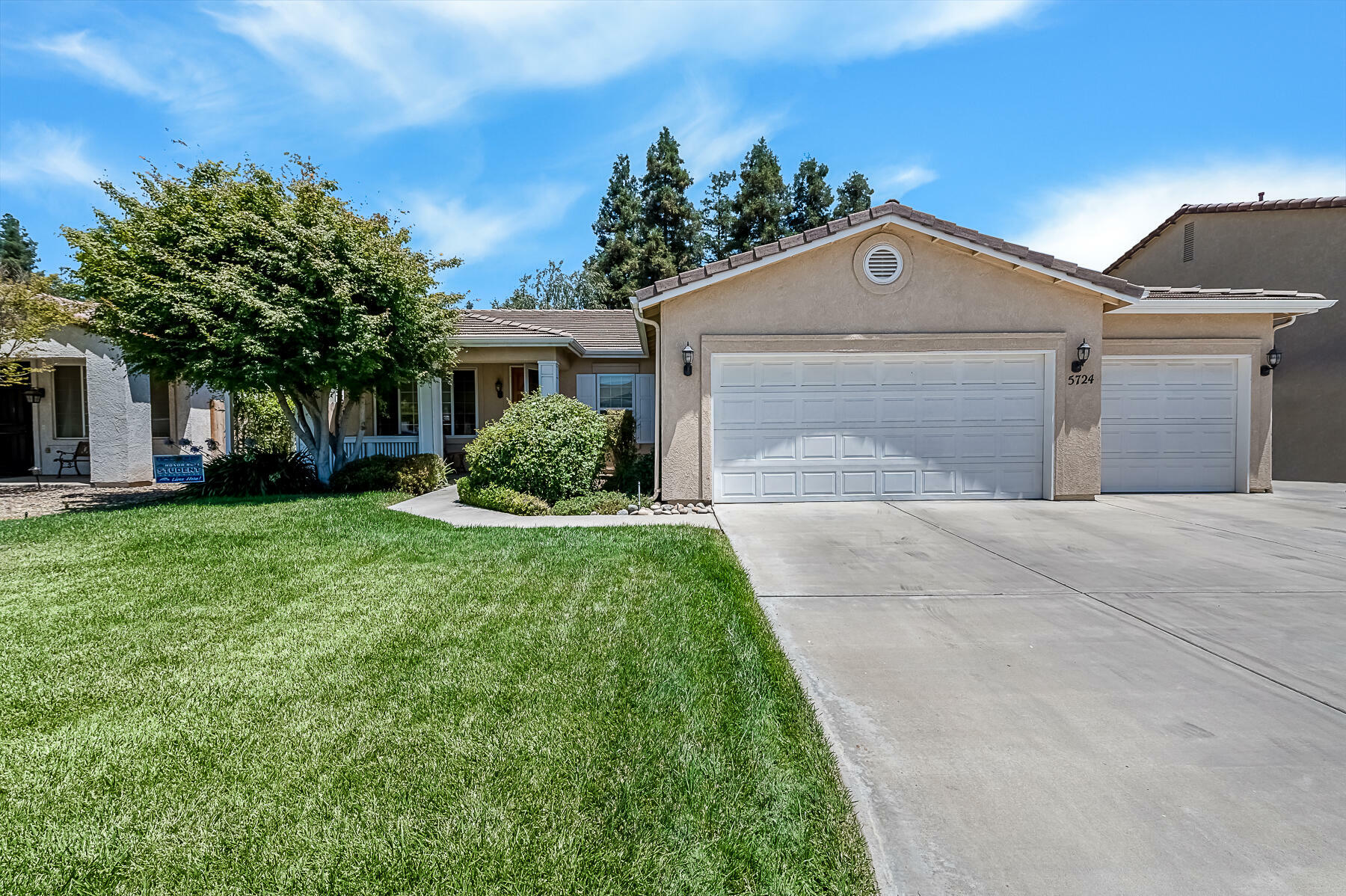 Property Photo:  5724 W Sunnyview Avenue  CA 93291 