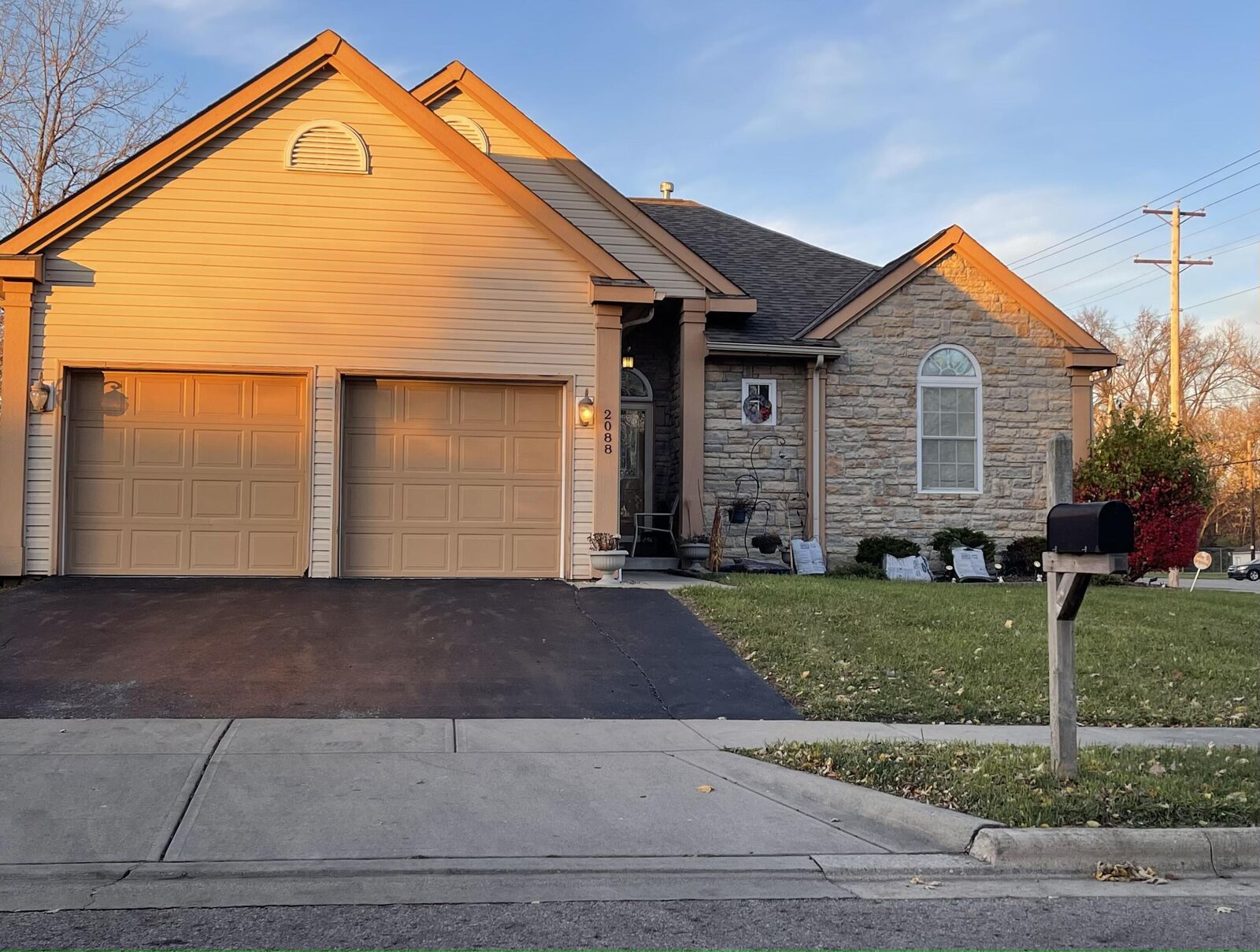 Property Photo:  2088 Hidden Springs Drive  OH 43219 