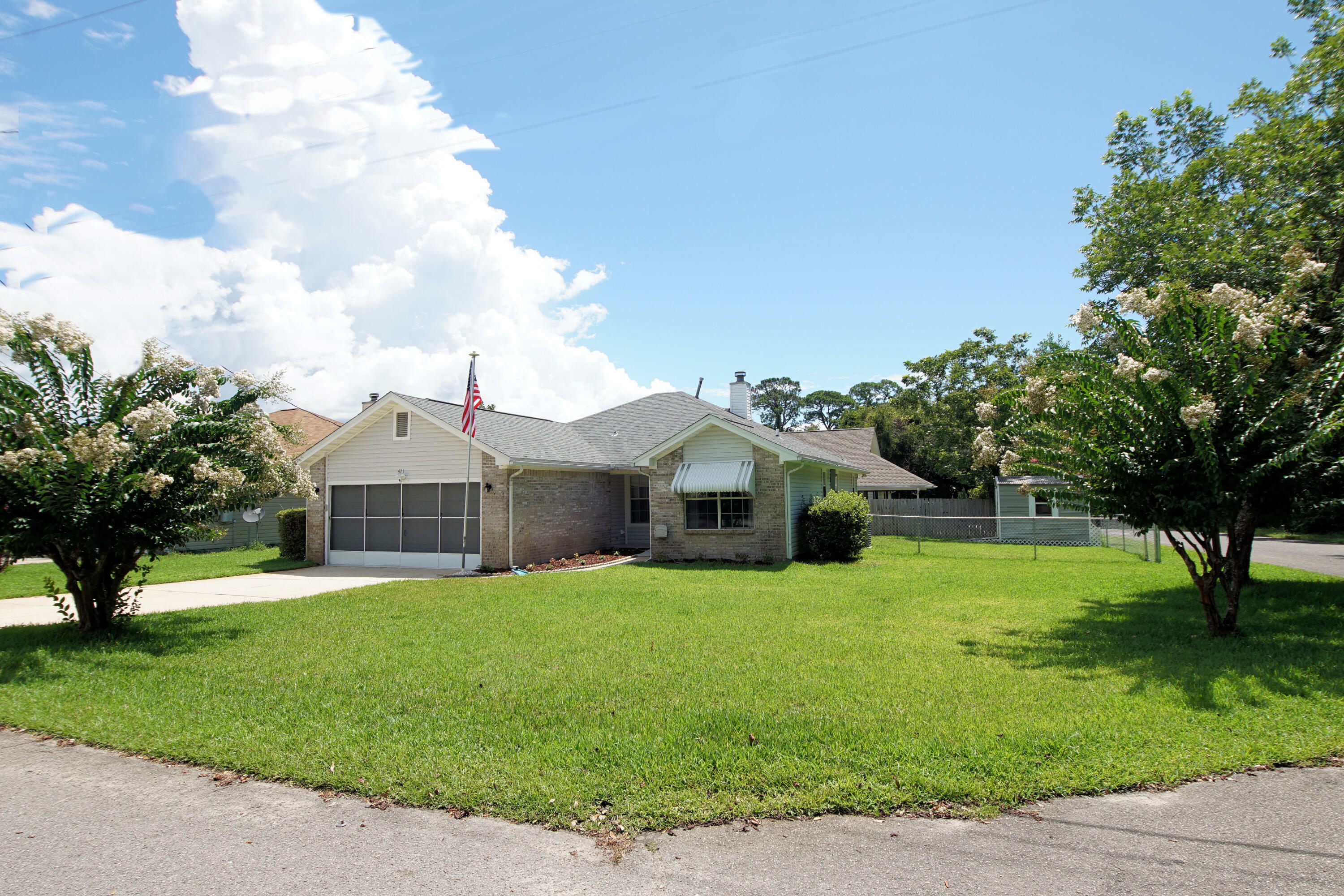 Property Photo: 471 Cascabellas Street FL 32569
