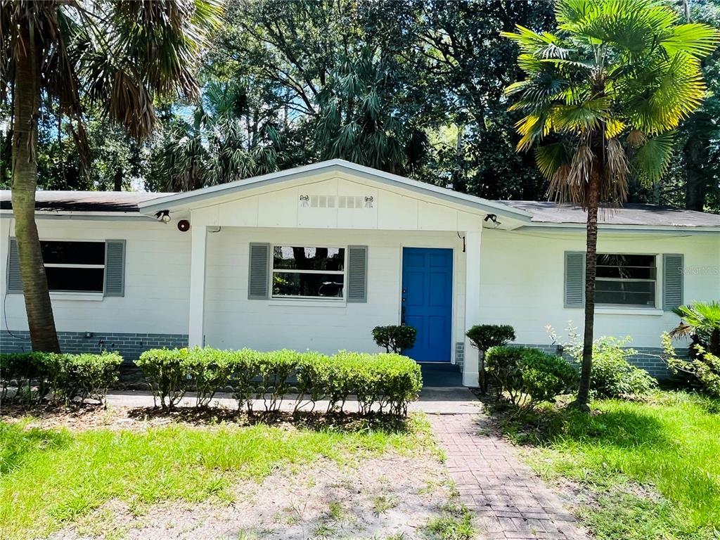 Property Photo:  3015 NE 17th Terrace  FL 32609 