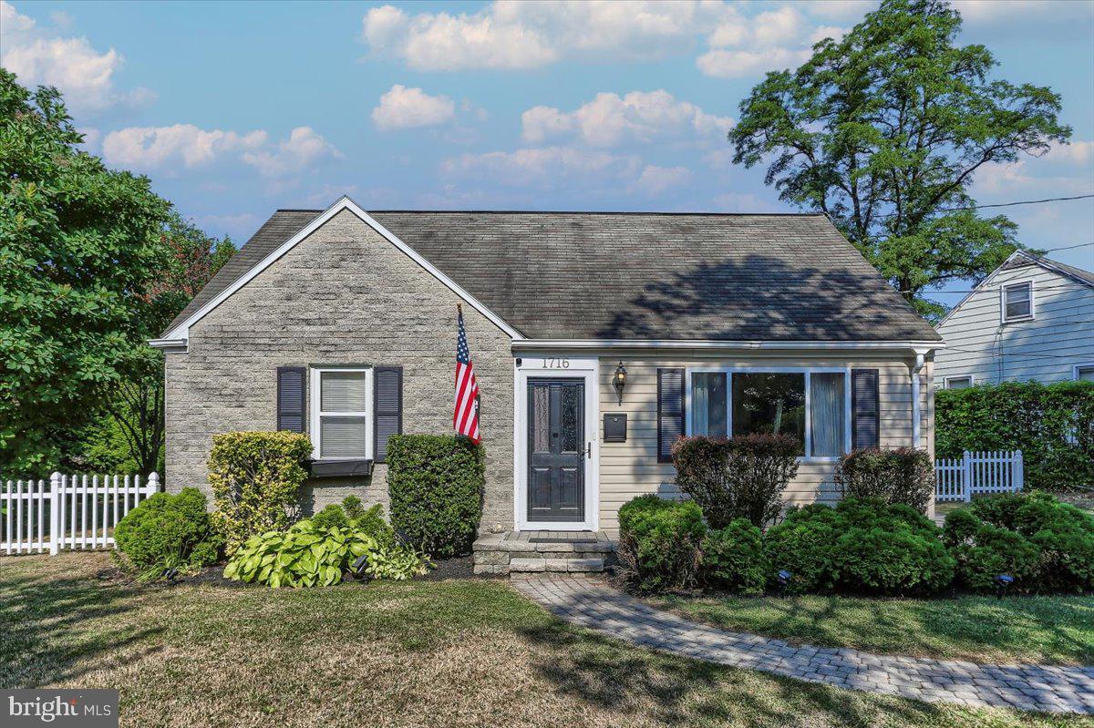 Property Photo: 1716 Glenside Drive PA 17109