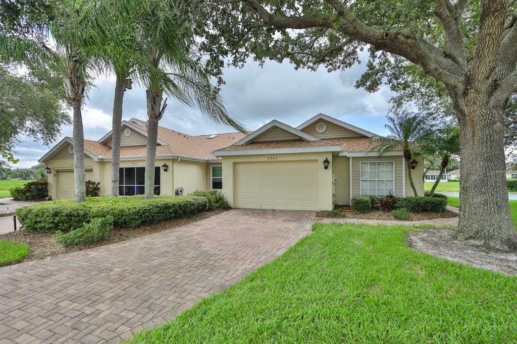 Property Photo:  2304 New Orchard Court  FL 33573 