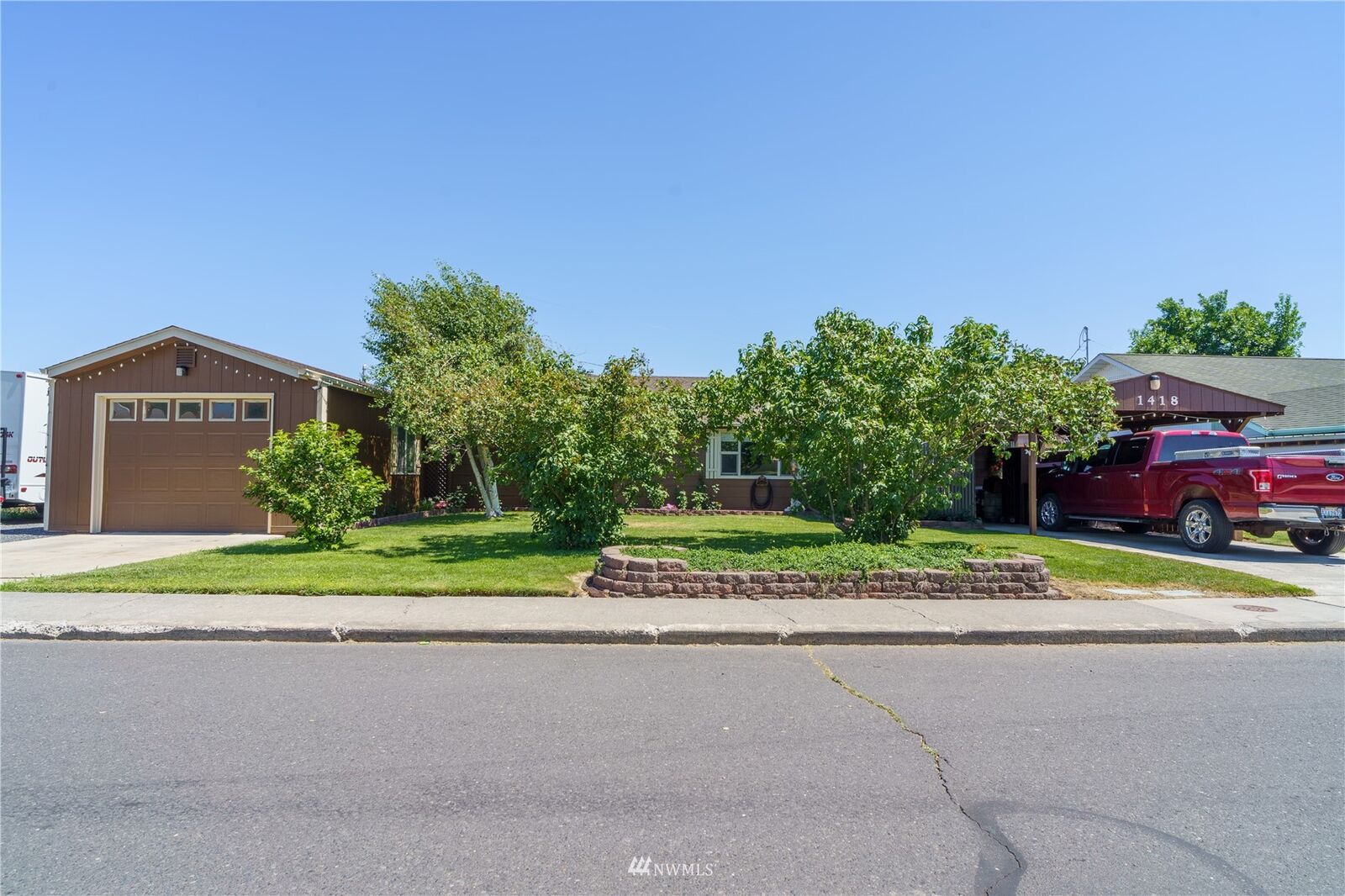 Property Photo: 1418 W Craig Street WA 98837