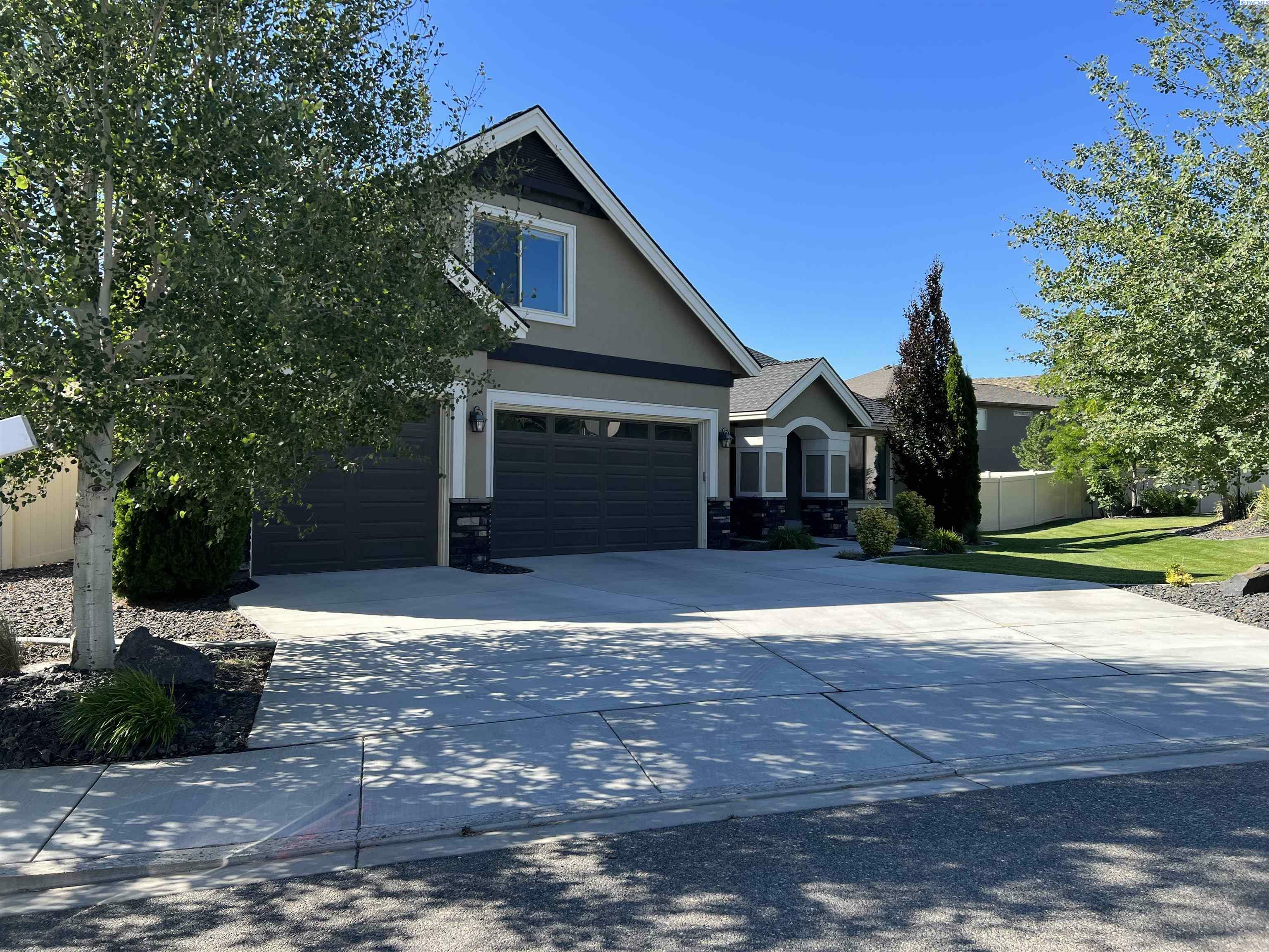 Property Photo:  1640 Heidi Pl.  WA 99352 