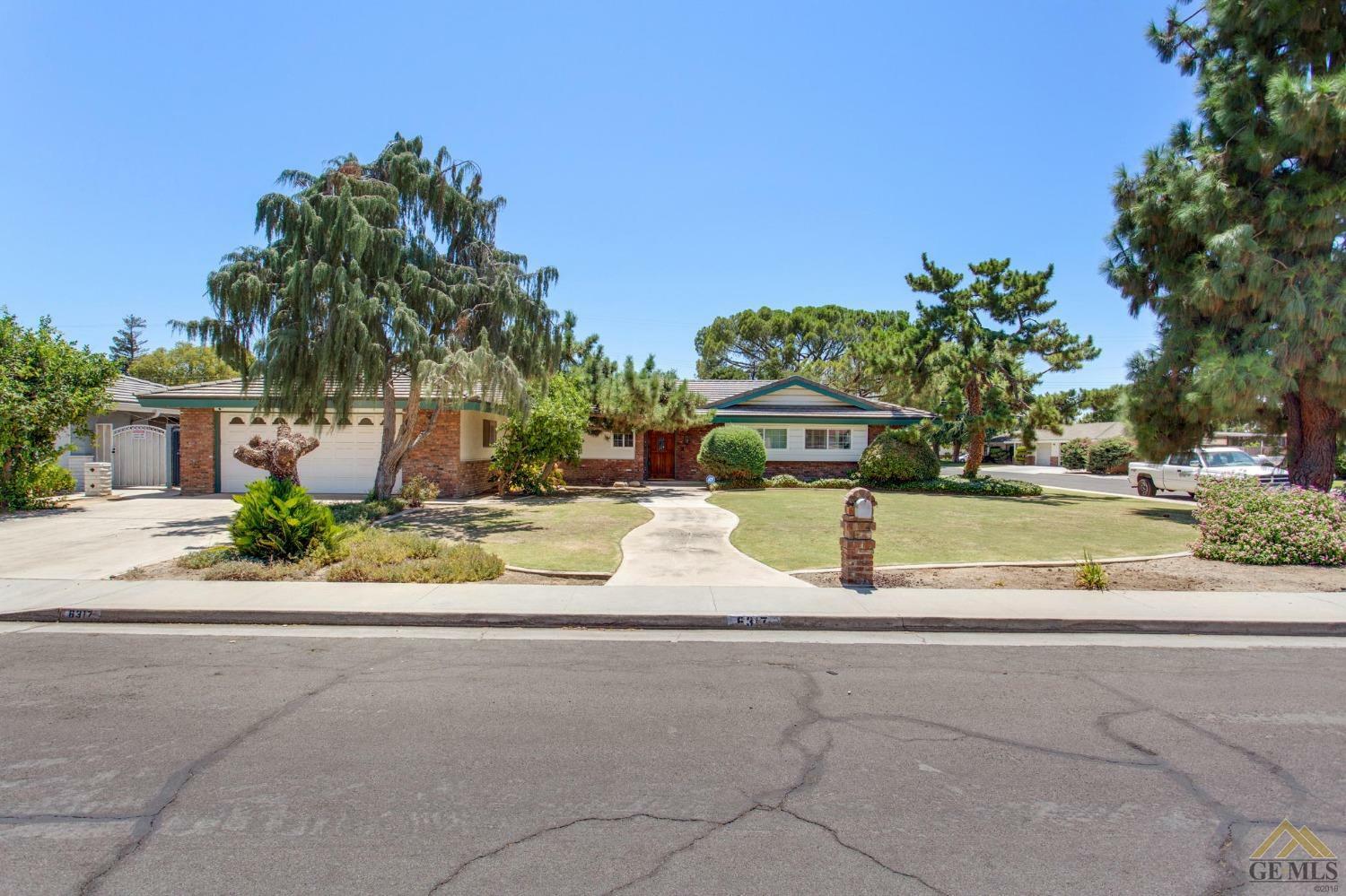 Property Photo:  6317 Euclid Avenue  CA 93308 