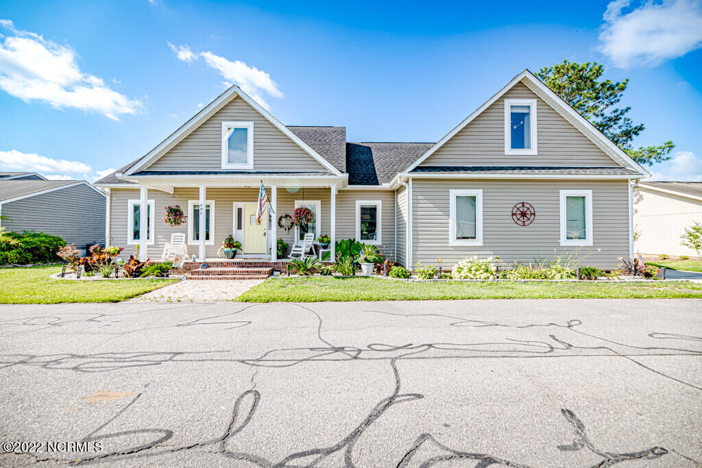 Property Photo: 686 Cedar Point NC 28394