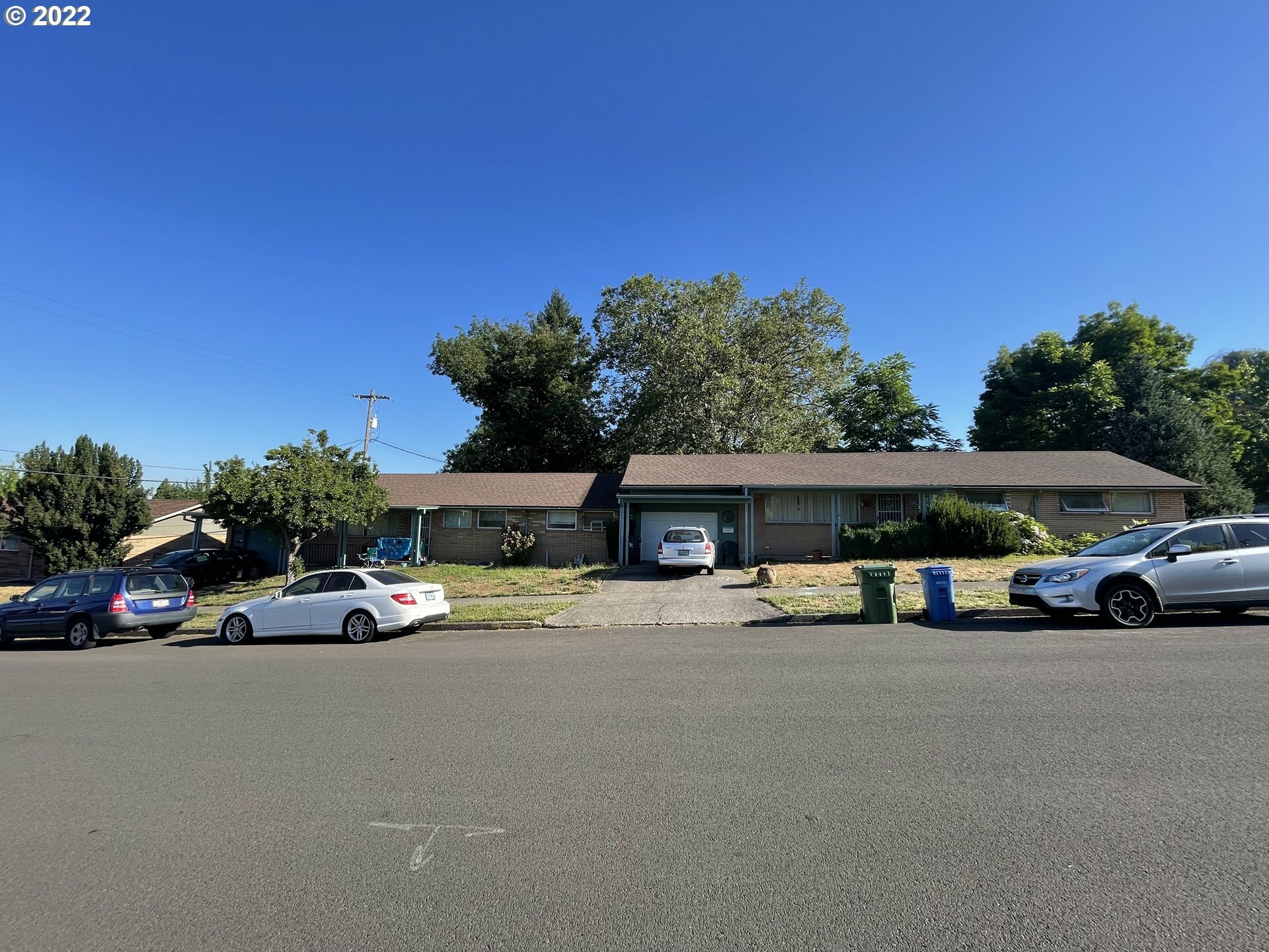 Property Photo: 915 W 22nd Ave OR 97405